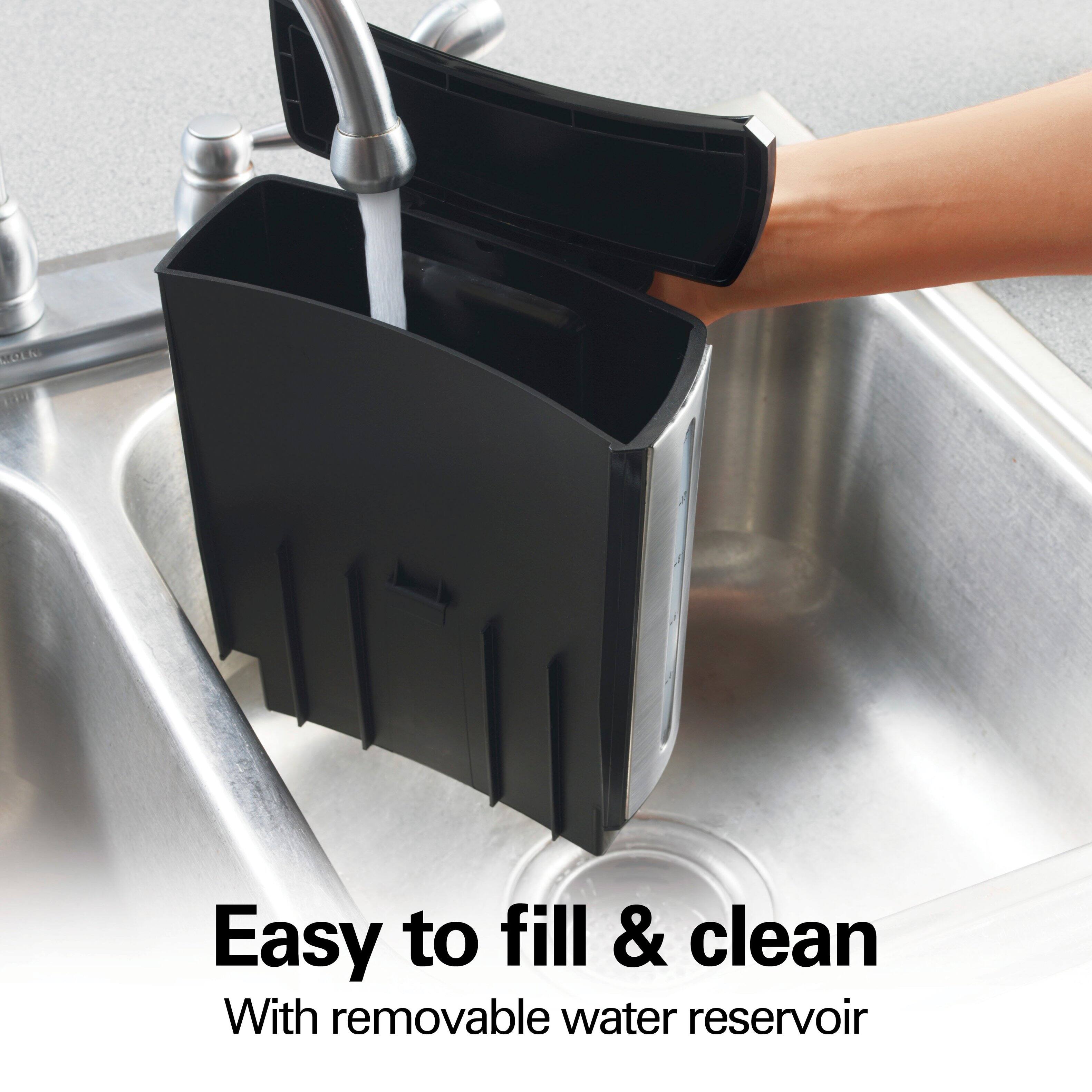 Easy to fill & clean  
With removable water reservoir