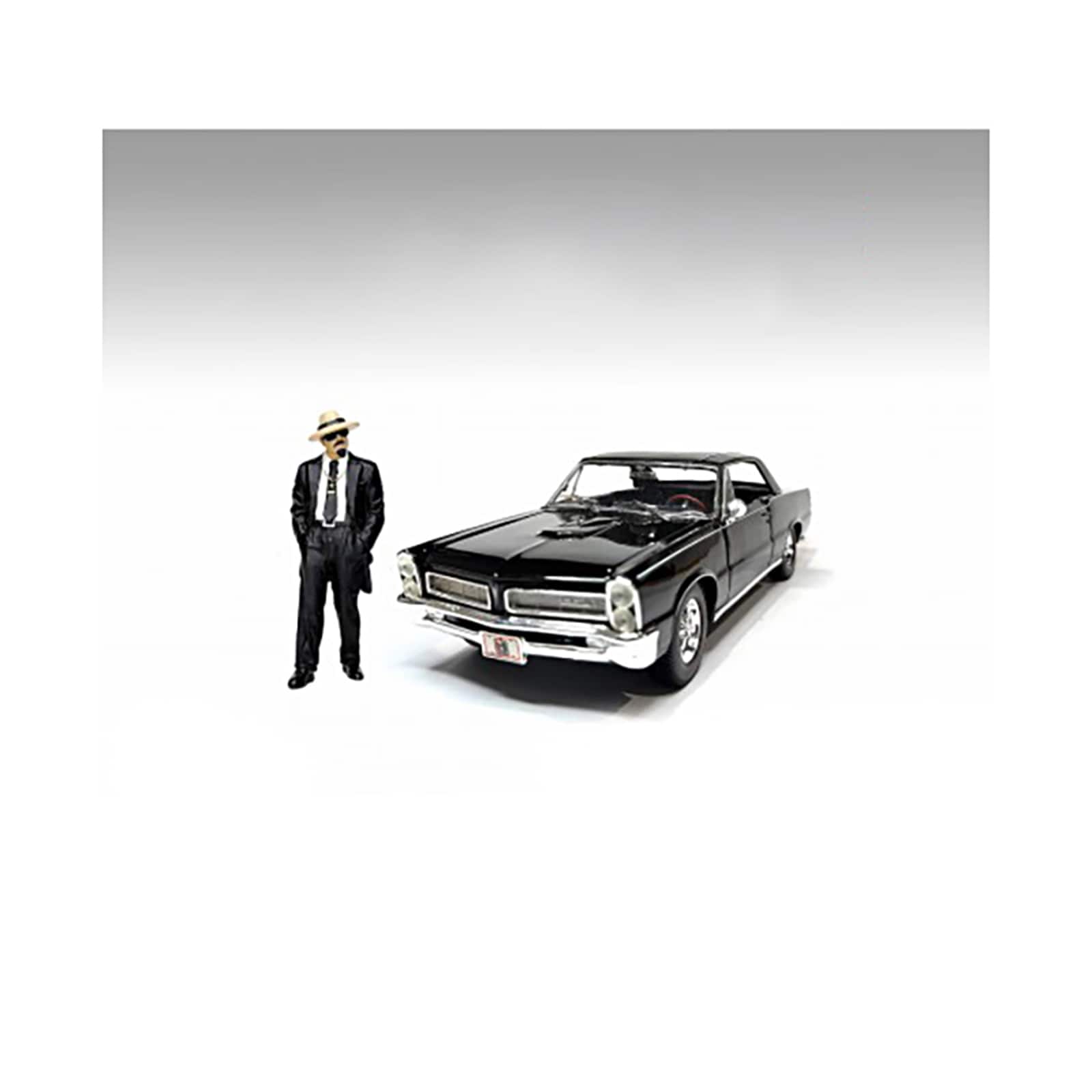 """Hanging Out 3"" Figure #5 for 1/24 Scale Models by American Diorama" price history on PriceWatchPro