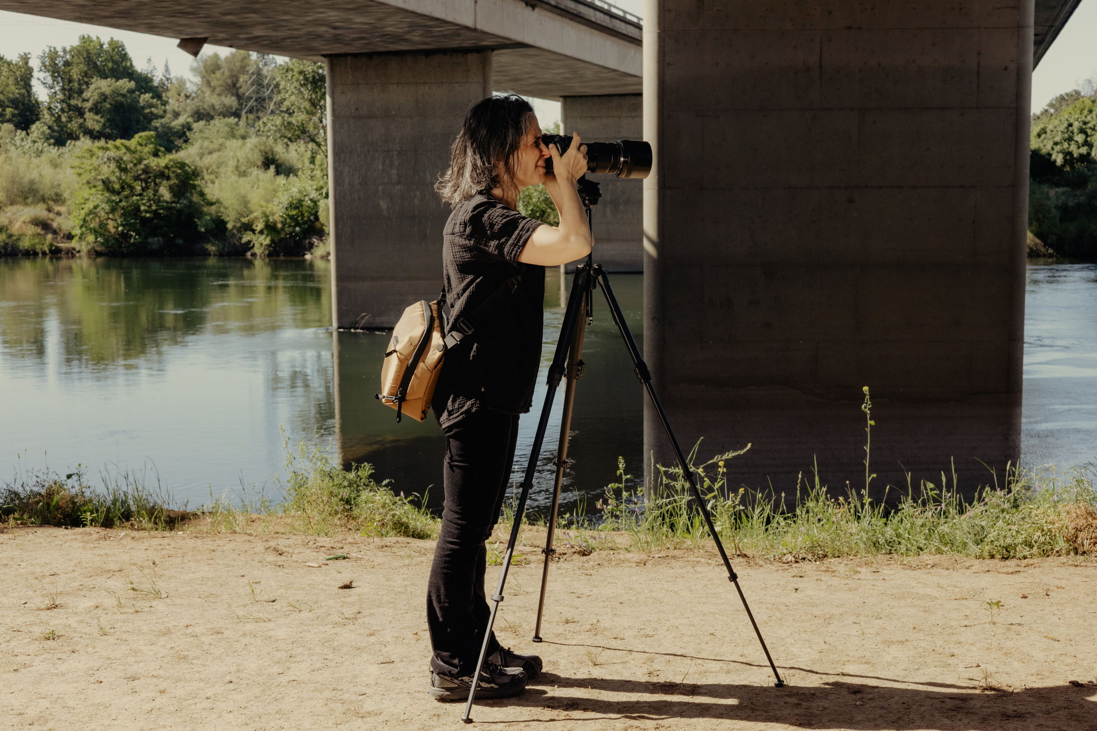 Alt View 27. Peak Design - Everyday Sling V2 6L - Coyote.