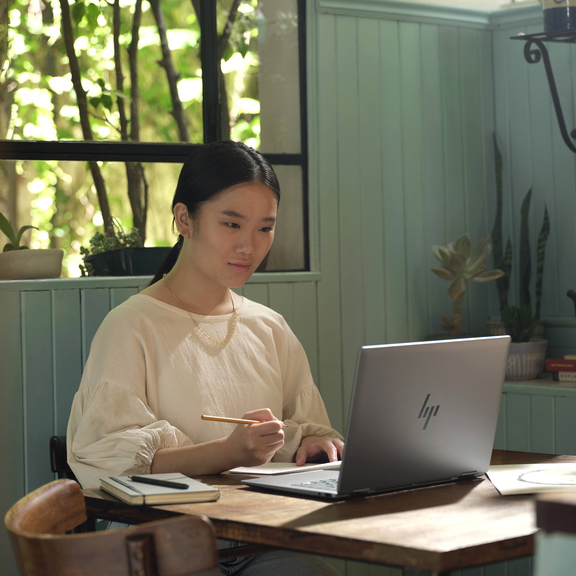 Alt View 18. HP - Envy 2-in-1 14" 2K Touch-Screen Laptop - AMD Ryzen 5 8640HS 2023 - 16GB Memory - 512GB SSD - Glacier Silver.