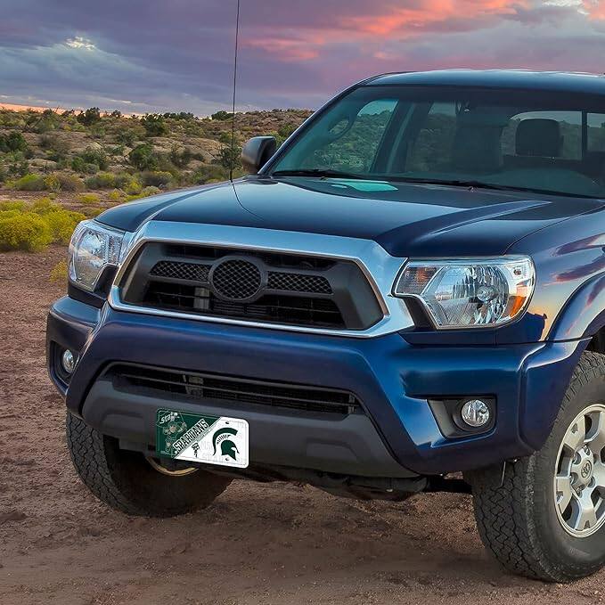 The text on the image reads:

"SEATANS COOARE"

Corrected and grouped text:

"SEATANS COOARE"