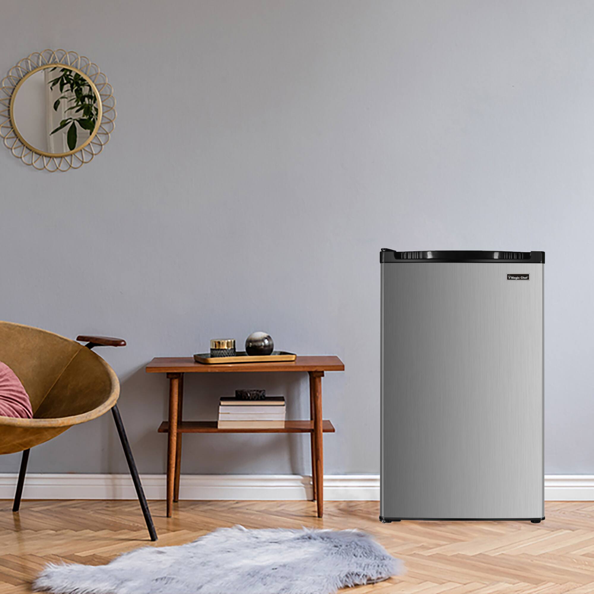 Alt View 6. Magic Chef - 4.4 Cu Ft Compact Refrigerator, MCR44 - Silver.