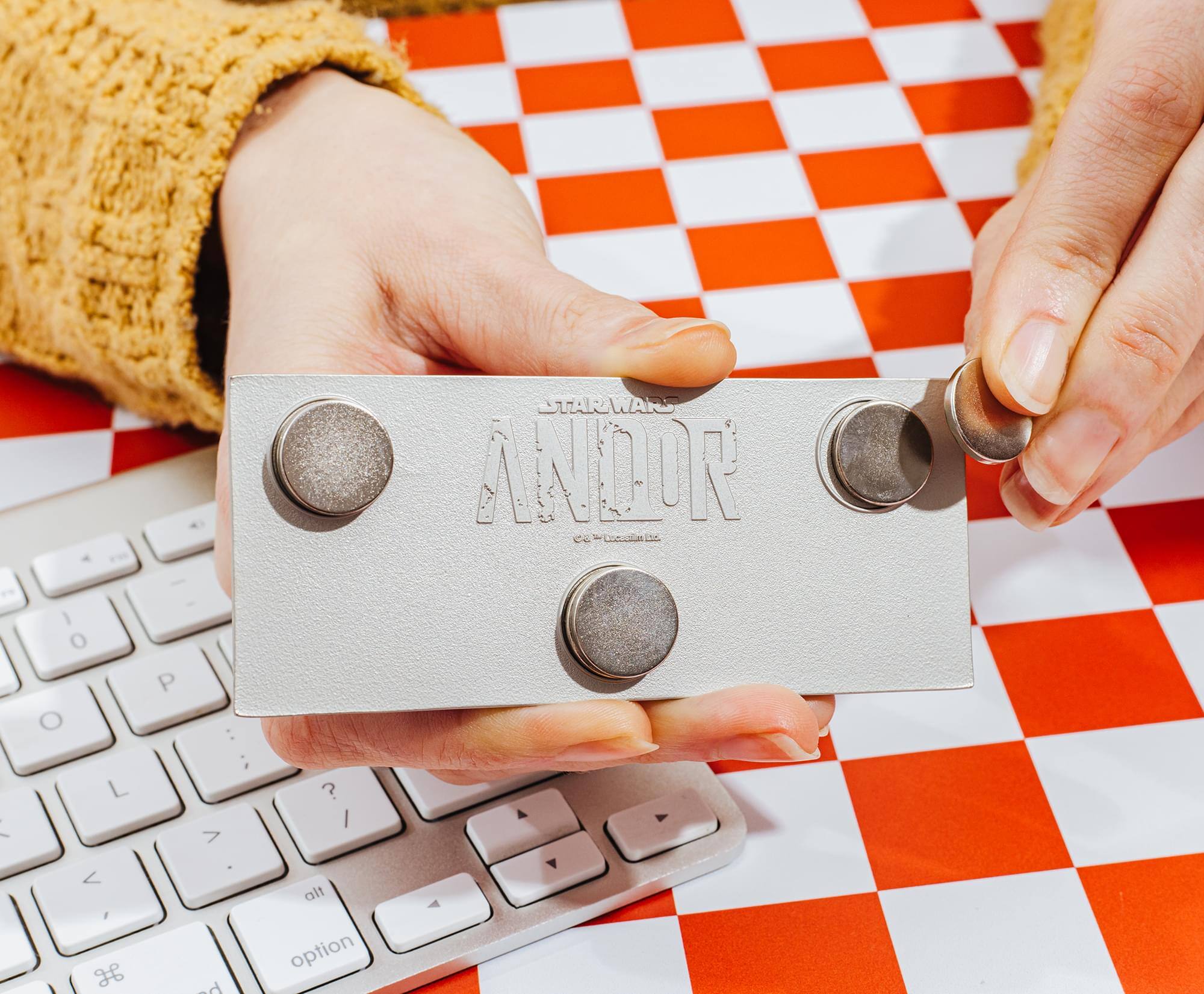 STAR WARS ANDOR  
e2 F Dsentiom 5  
I o O L P : ; > ? I A <  
d alt option 4