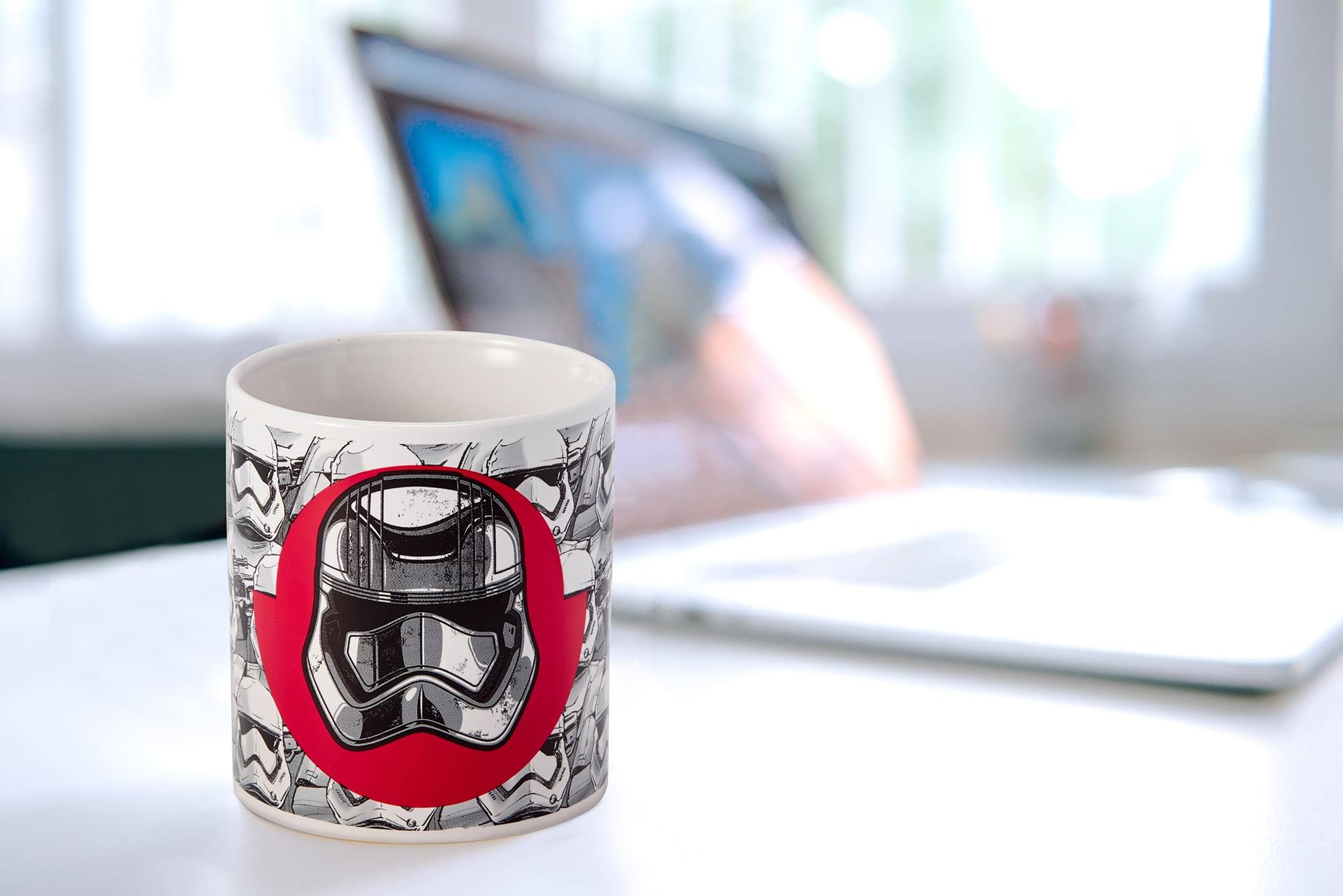 Alt View 3. Star Wars - Star Wars Stormtroopers/Troop Leader - 11oz Heat-Reveal Ceramic Mug - White.