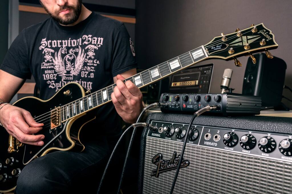 Scorpion Ban EI 5rC0 2aja Ca. Juanro since 1ahz. 1987 Desire 87.0 2pl ng 000000 Sas Paul CSTOM Gahson i AXE OV S0LS 1 2 1 NORMAL E 5 9 L VOLUARE I 2 TREBLE BASS Joey 1 2 2/ 2 1 . 10 VIBRATO & g 6 VOLUME 3 10 C 12e 2 - 8 6 OL 1 4 5 TREBLE 19LS BASS