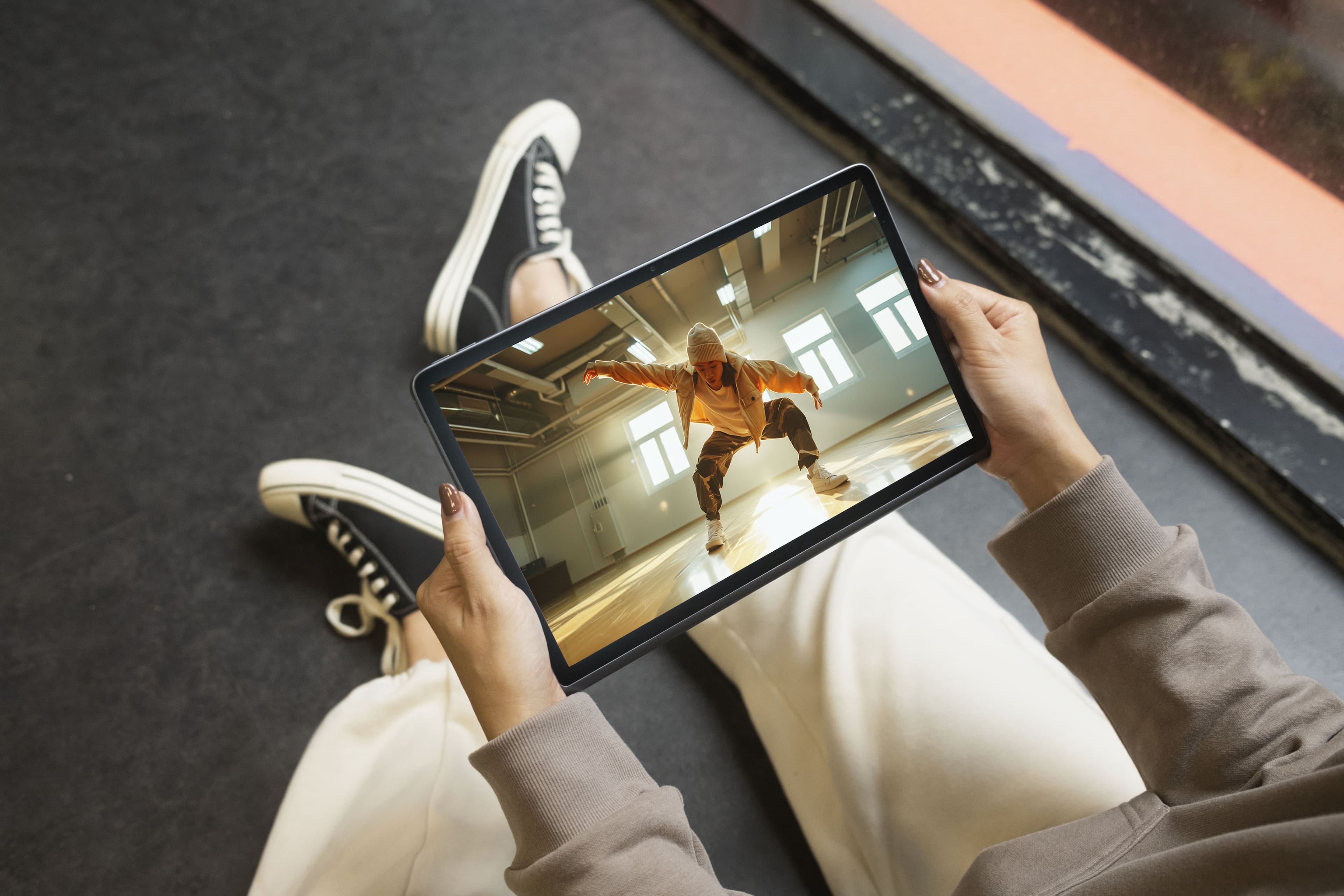 Alt View 17. Lenovo - Tab Plus - 11.5" 2K Tablet - 8GB RAM - 256GB UFS - with Sleeve - Luna Grey.