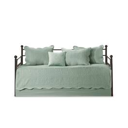 Gracie Mills - Salvatore 6-Piece Reversible Cottage-Inspired Scalloped Edges Daybed Set - Seafoam