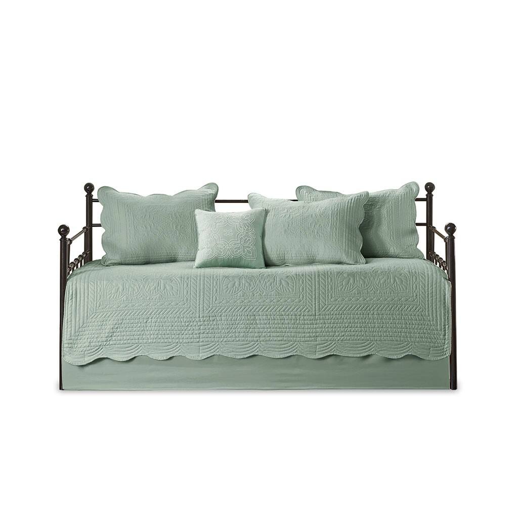Front. Gracie Mills - Gracie Mills Salvatore 6-Piece Reversible Cottage-Inspired Scalloped Edges Daybed Set - Seafoam.