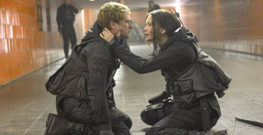 Alt View 1. The Hunger Games: Mockingjay - Part 2 (4K UHD / Blu-ray + Digital).