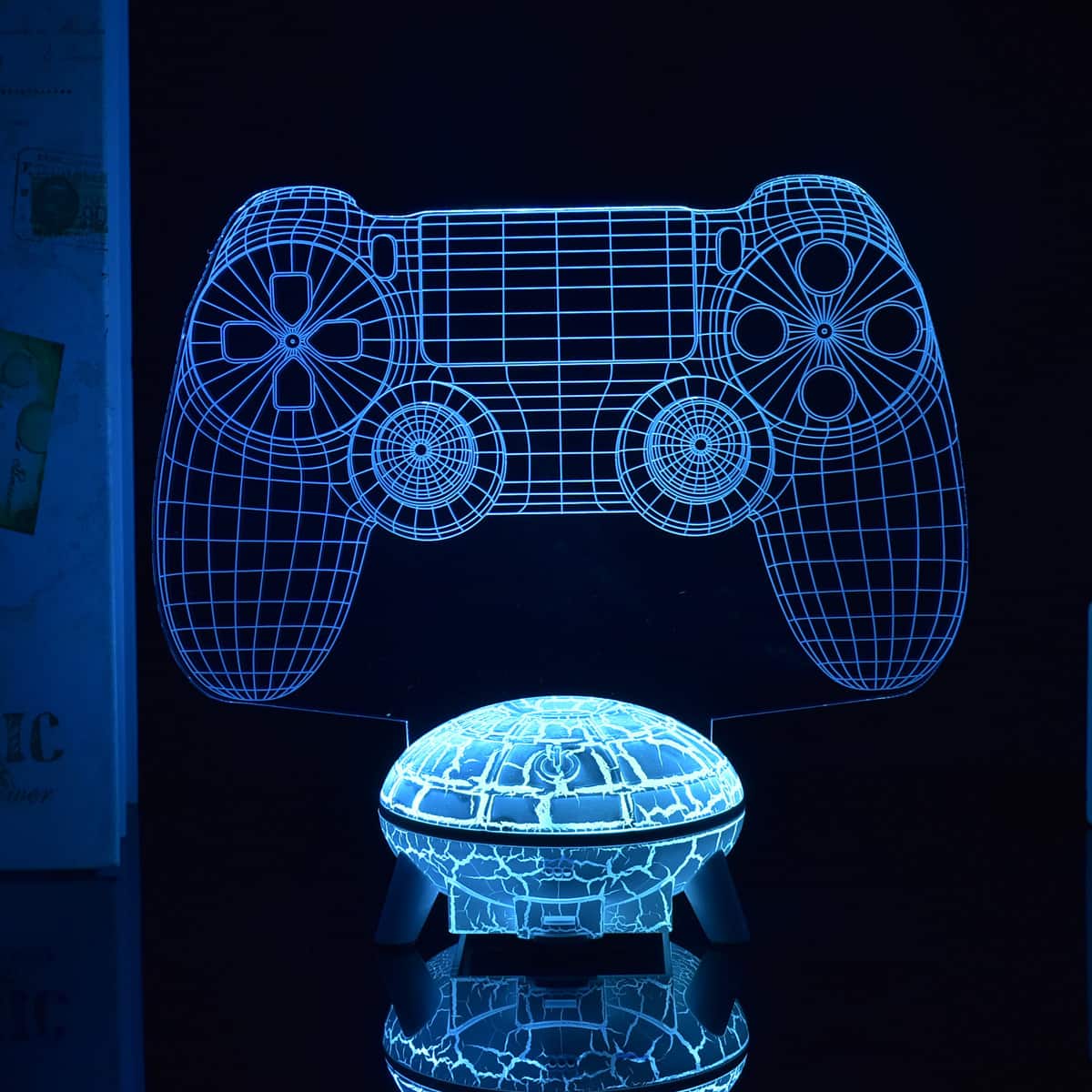 YONWAY - Game Controller 3D Illusion Lamp, Controller Night Light with Remote Control + Timer, 16 Color Changing, Plug-in Type