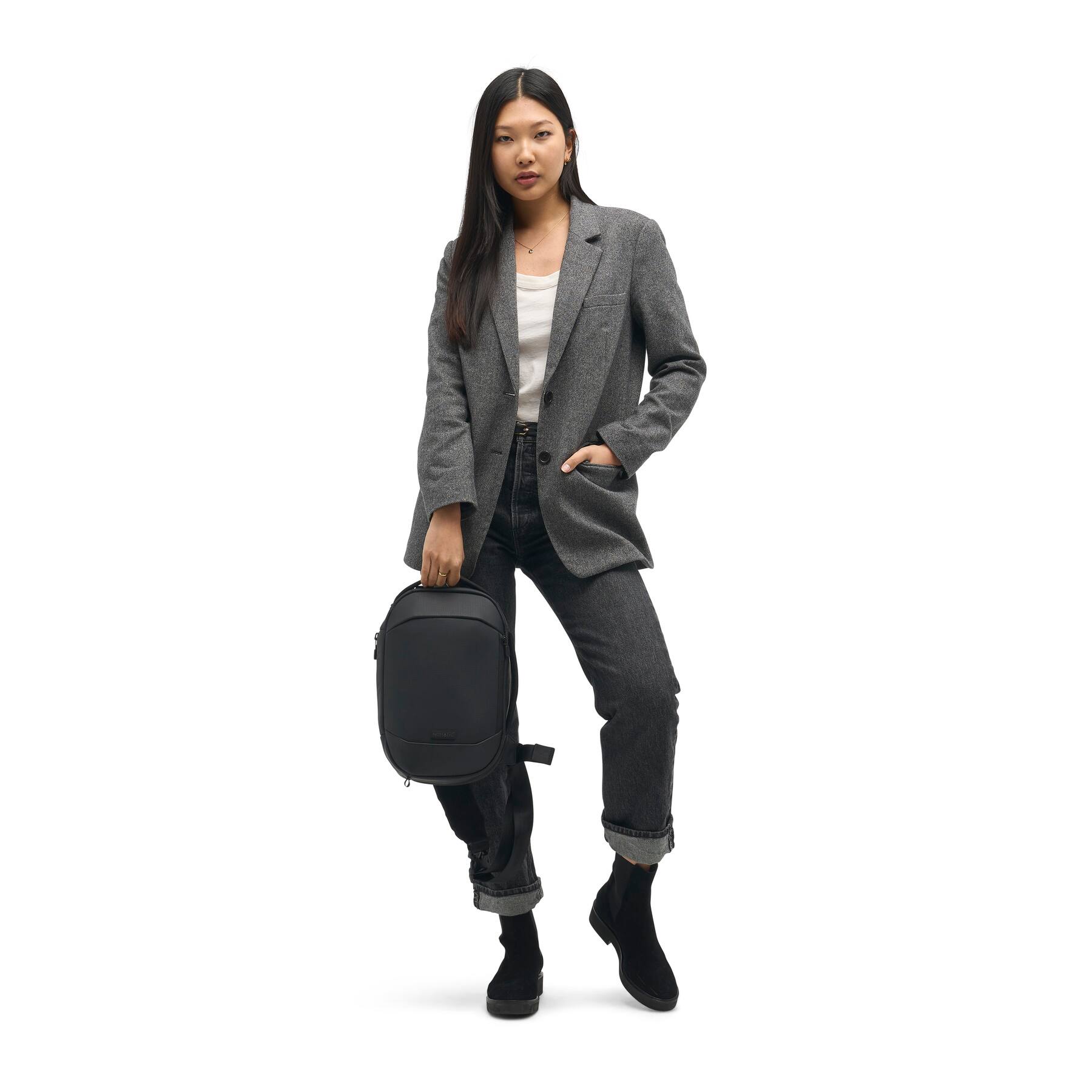 Alt View 3. Nomatic - Navigator RS Sling 6L - Black.