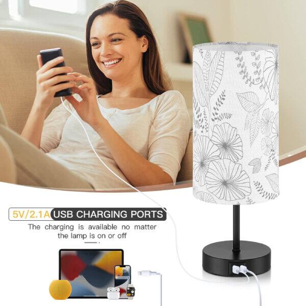 5V/2.1A USB CHARGING PORTS
The charging is available no matter the lamp is on or off