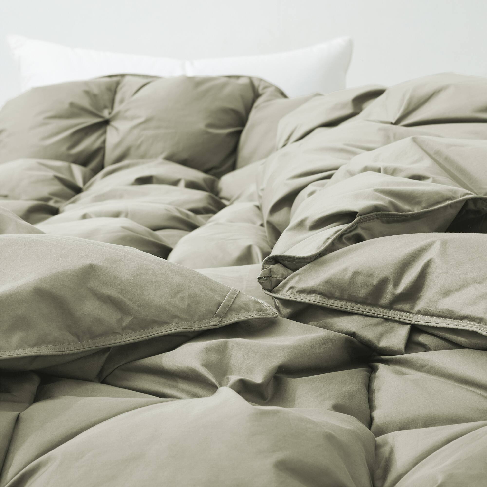 Left. Peace Nest - Peace Nest Cotton Blend White Goose Down Fiber Comforter Duvet Insert with Pintuck Pleat, Sage Green, King - Sage Green.