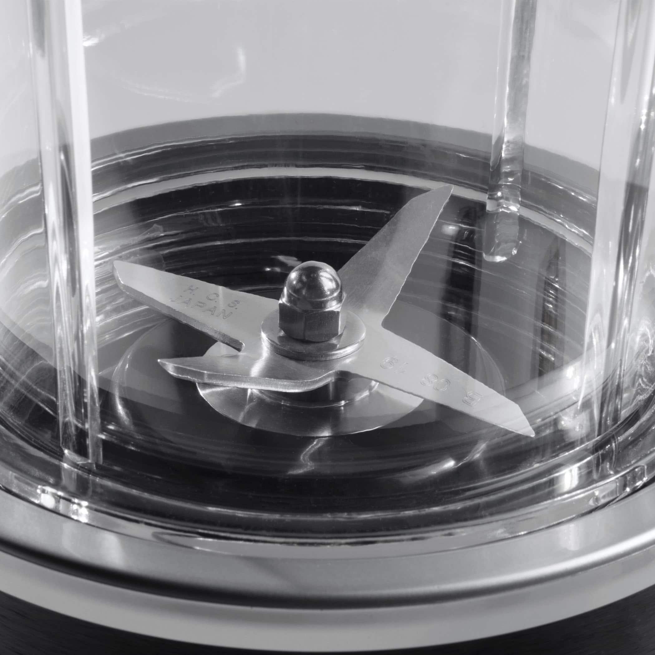 The text on the image reads "H.C. JAPAN CS. S. 6 8202 20 2". This is a product code or a model number for a pair of scissors.