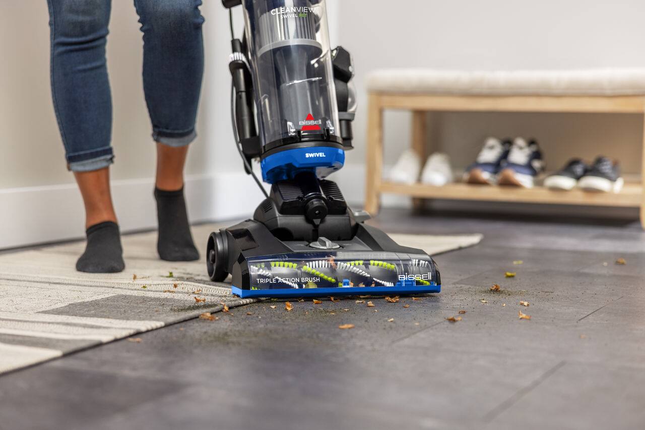 CLEANVIEW SWIVEL PEOSWIVEL TRIPLE ACTION BRUSH BISSELL