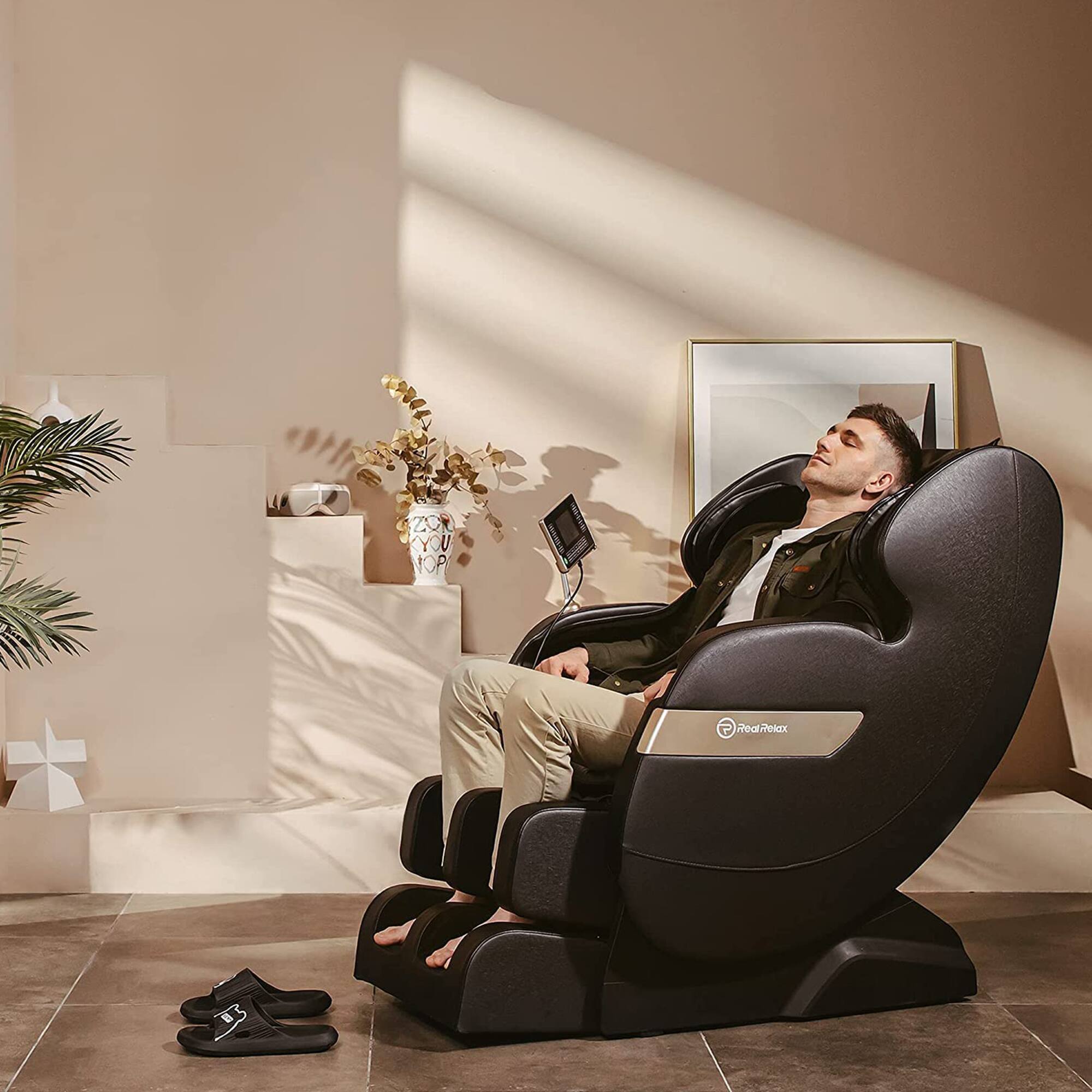 Alt View 5. Essen Blissed - Favor-03 ADV Full Body Zero Gravity with Shiatsu Massage Chair - Black.