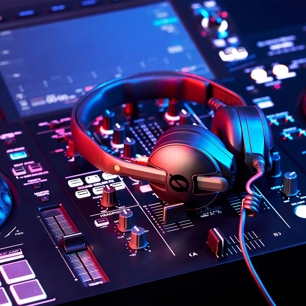 - DOUBL
- TEMPO
- TEMPO FWD 0
- EAT JUMP 14:30
- HIMPS
- COLOR FX LOW
- SOUND PARA MAX 10 MIN
- HEADPHO
- CUE UNK
- MD CUE LE 9870543210
- ER o 18
- THRU X
- LEVEL/ MAX ON/OFF ON
- B>
- TEMPO