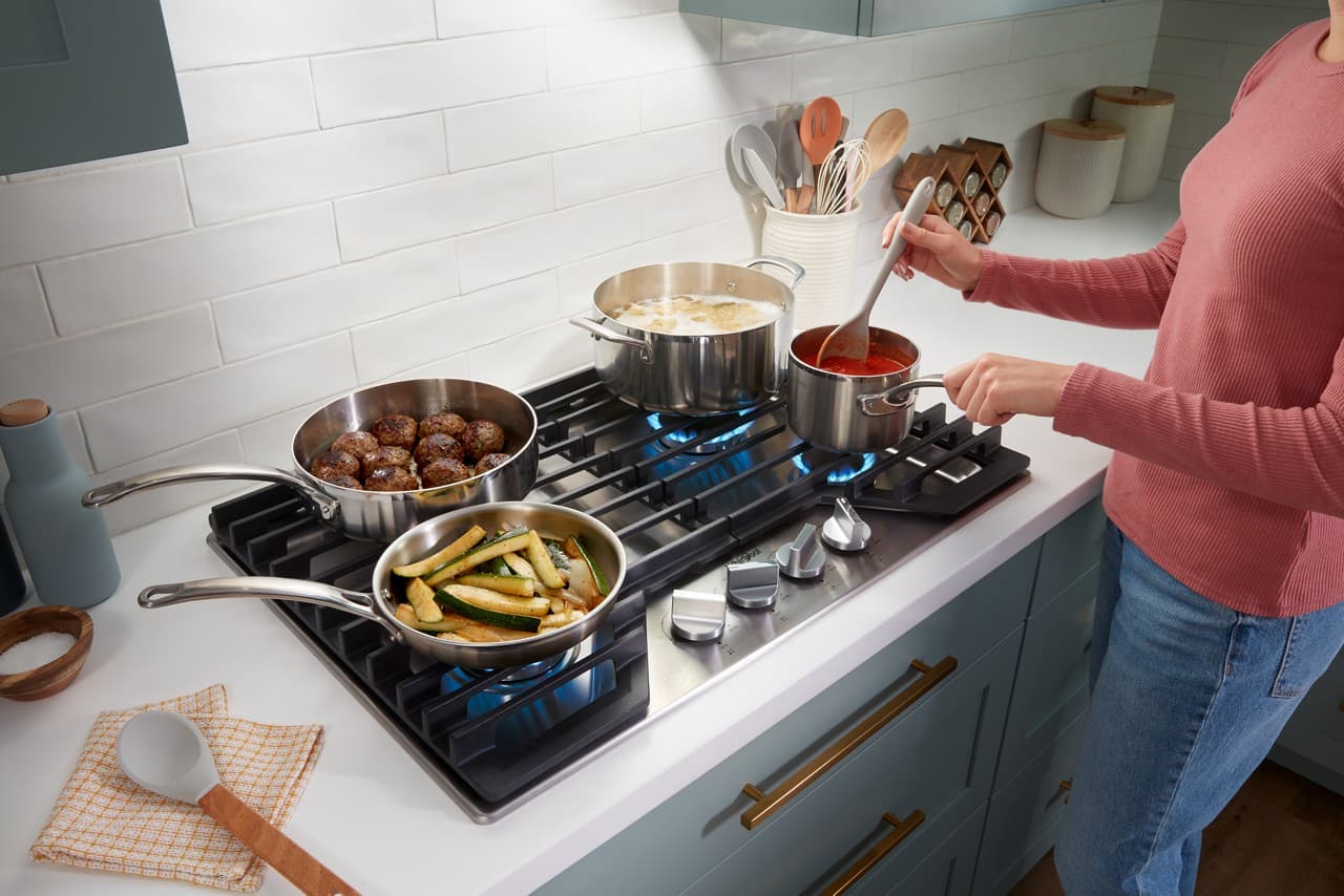 Alt View 21. Whirlpool - 30" Built-In Gas Cooktop with 5 Burners and EZ-2-Lift Hinged Cast-Iron Grates - Stainless Steel.