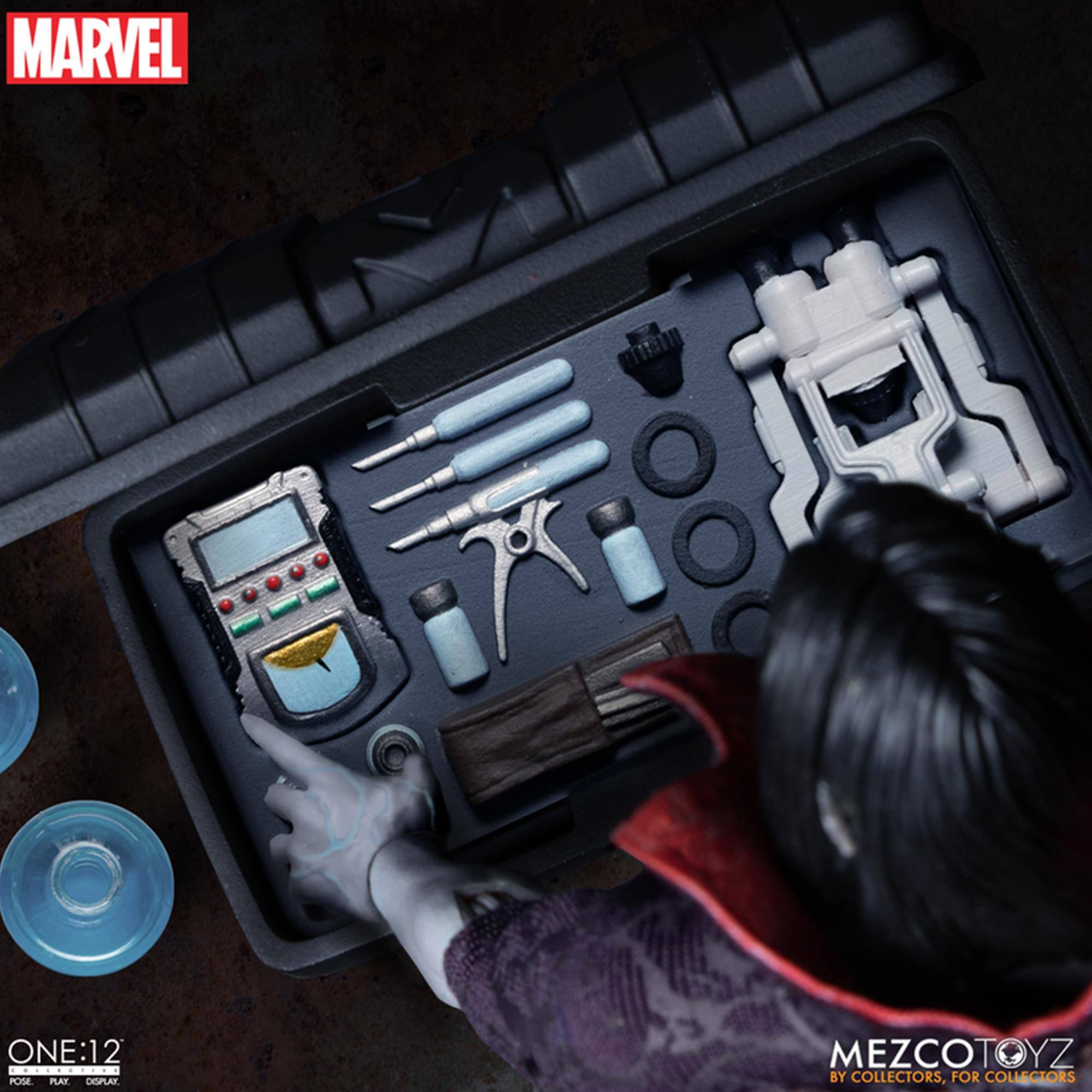 MARVEL ONE:12  
POSE PLAT DEPLAT  
MEZCOTOYZ  
BY COLLECTORS, FOR COLLECTORS
