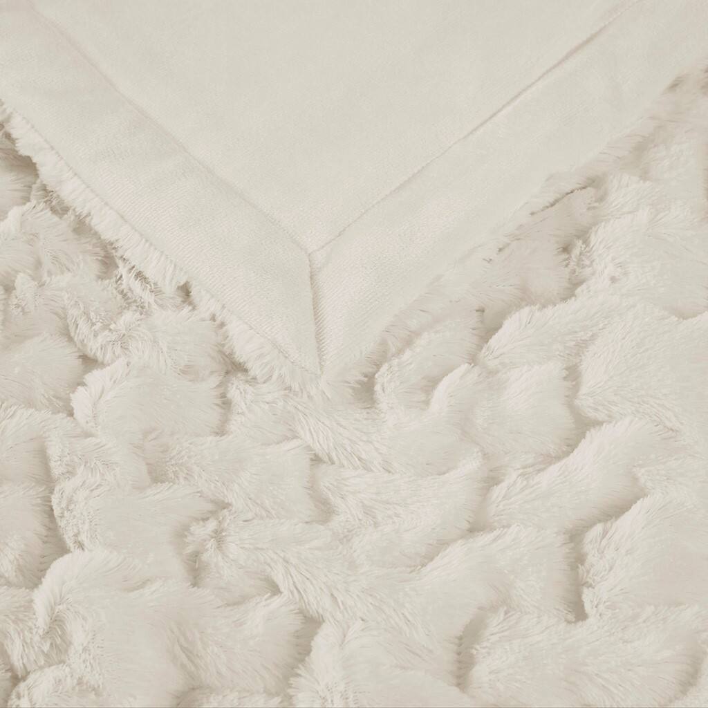 Alt View 5. Gracie Mills - Gracie Mills Ashlee Modern Solid Ruched Fur Throw Blanket - Ivory.