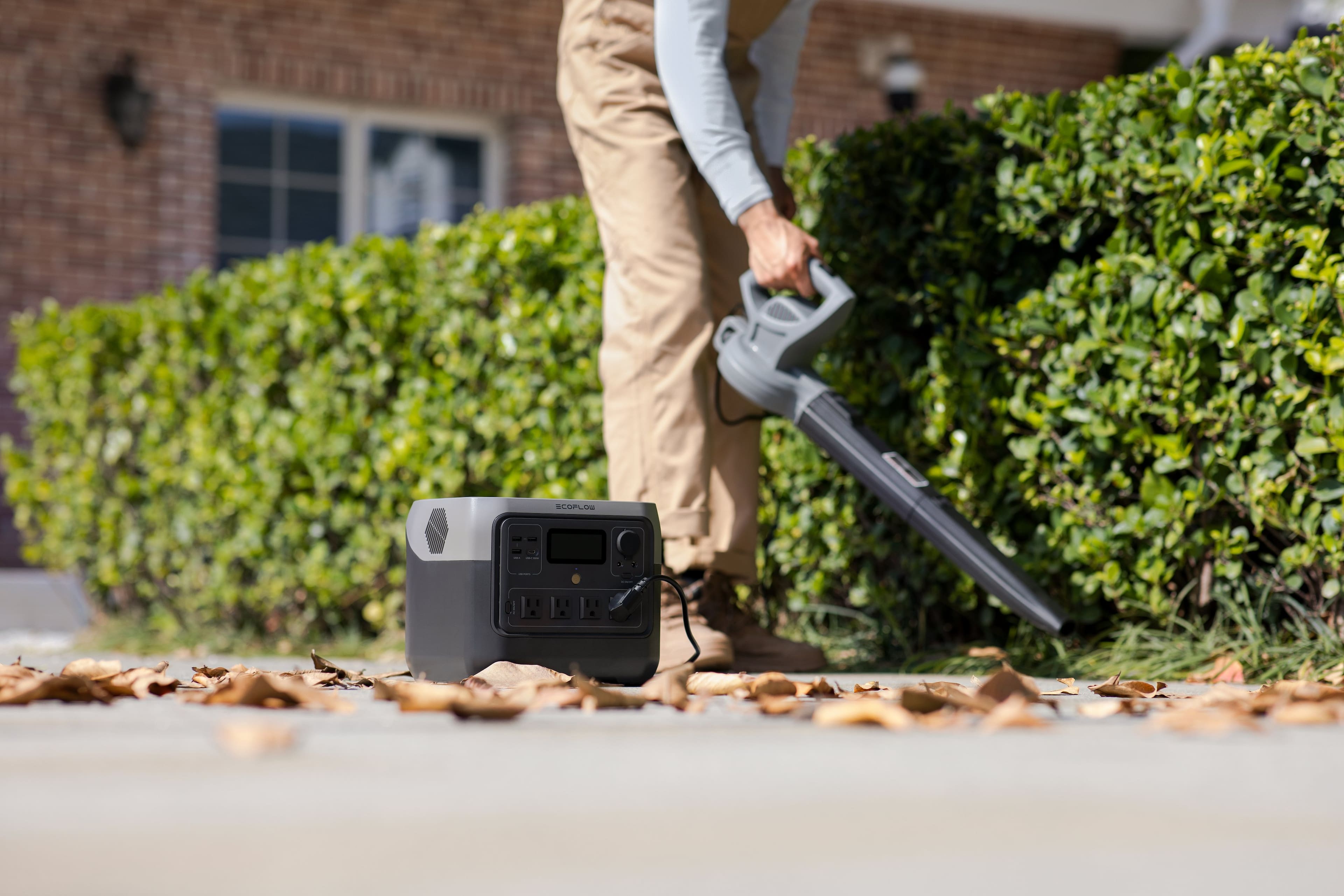 Alt View 17. EcoFlow - RIVER 2 PRO 768Wh Portable Power Station - Black.