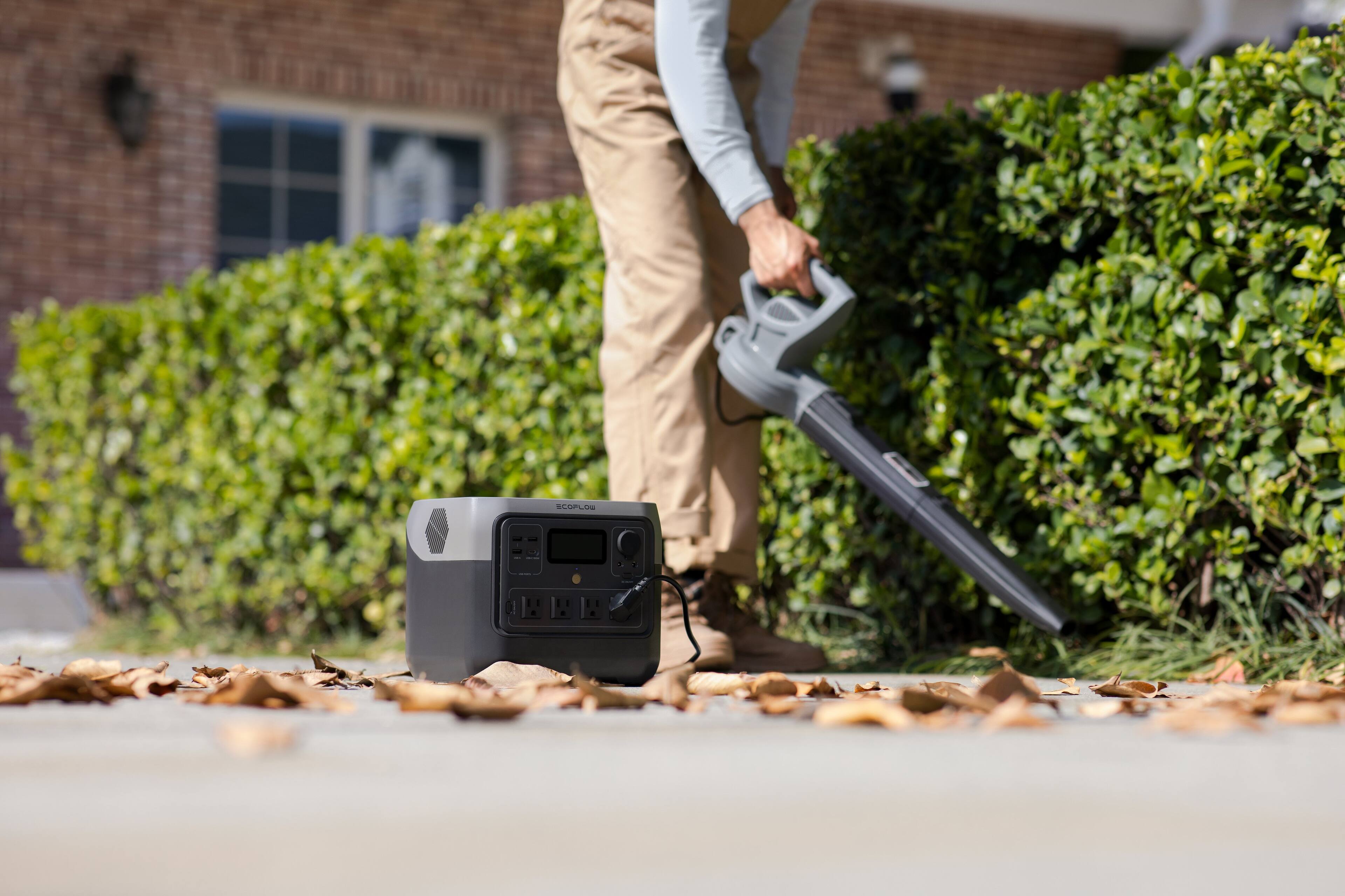 Alt View 17. EcoFlow - RIVER 2 PRO 768Wh Portable Power Station - Black.