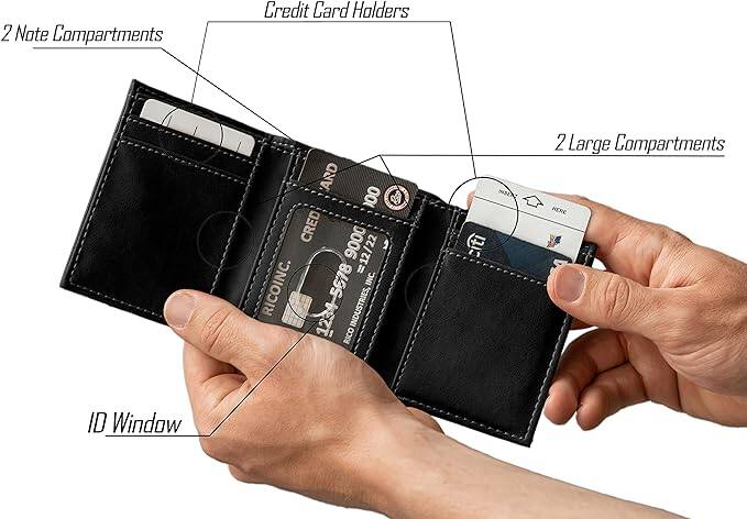 2 Note Compartments  
Credit Card Holders  
2 Large Compartments  
ID Window