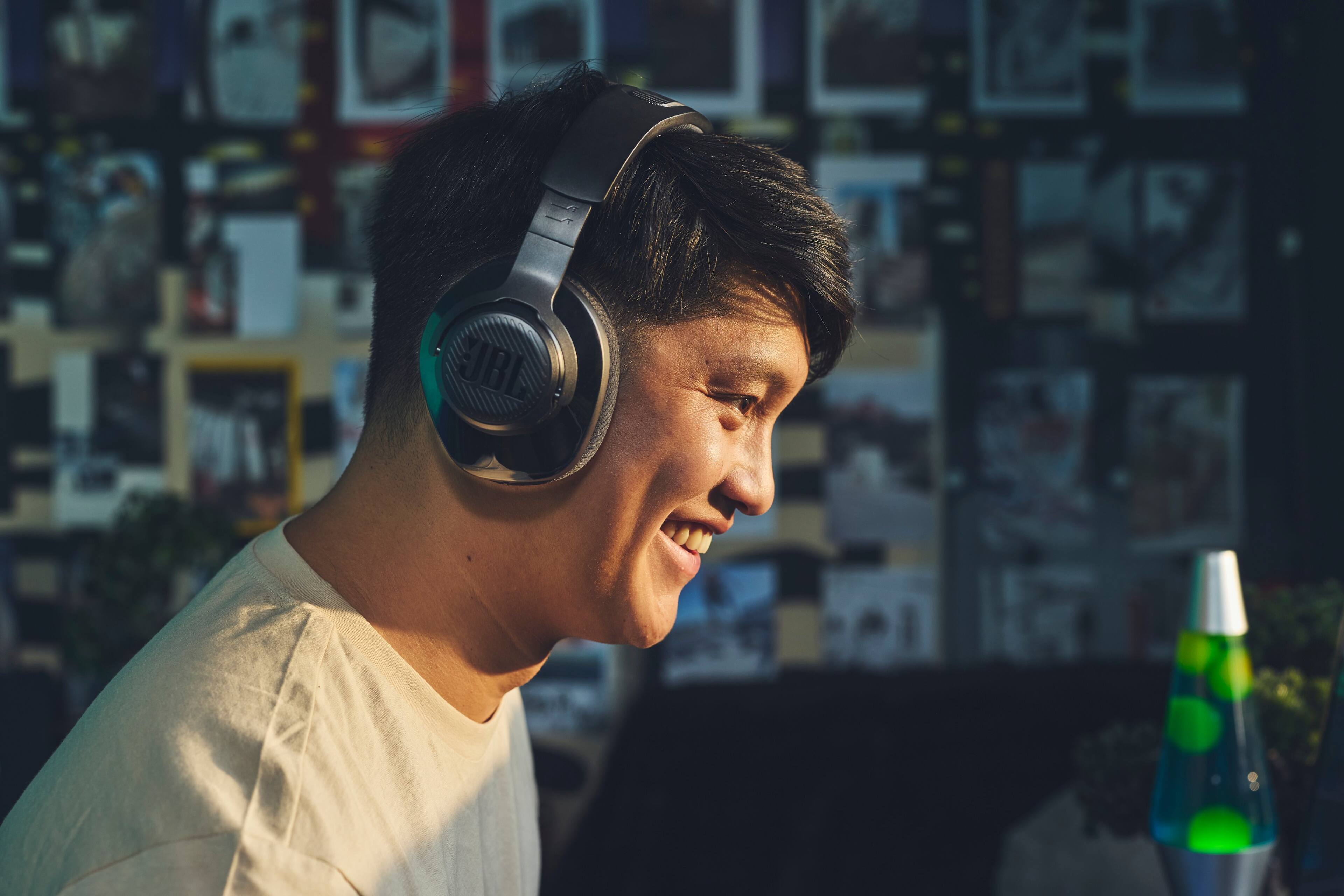 Alt View 7. JBL - Quantum 360X Wireless over-ear gaming headset with detachable boom mic - Black.