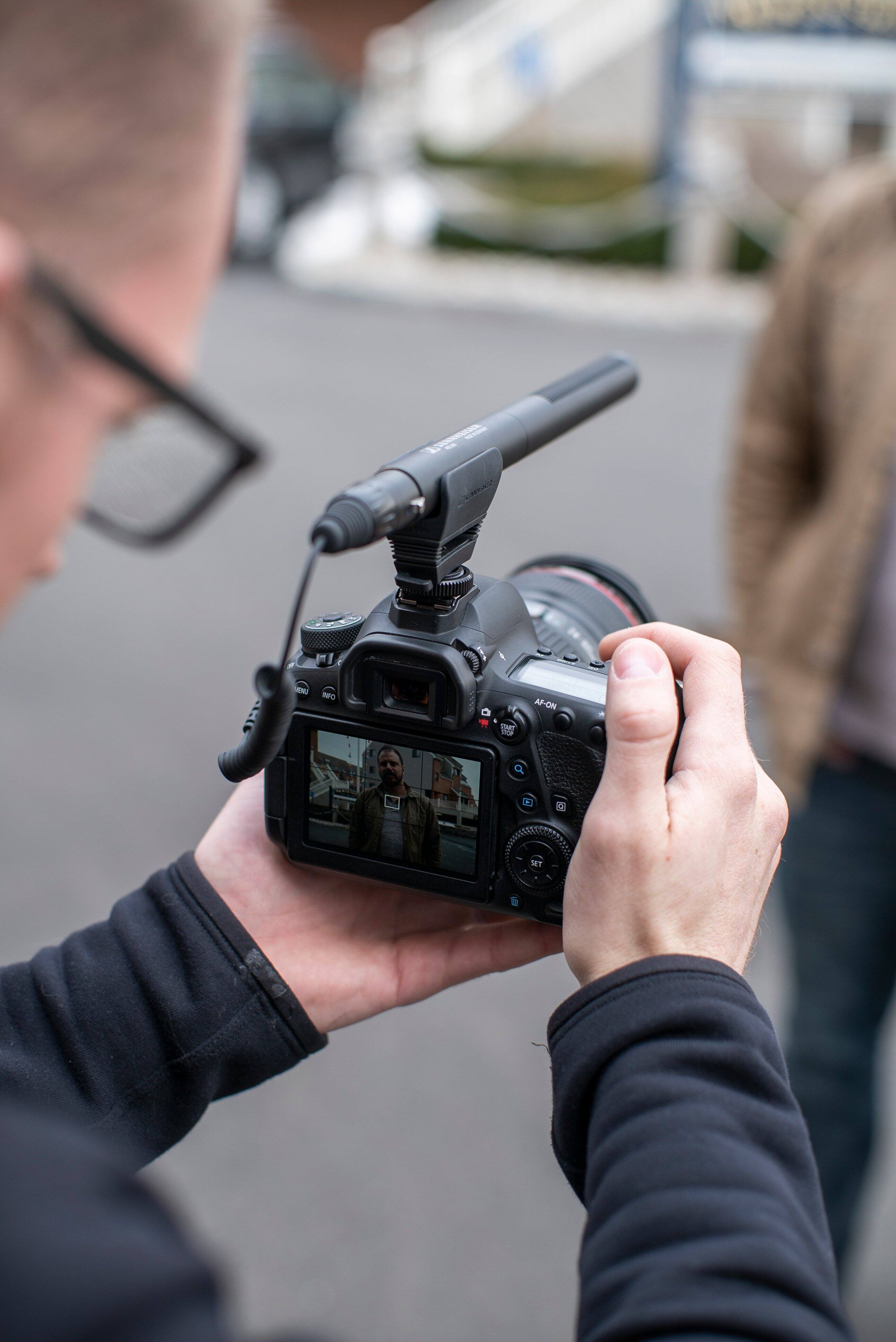 The text on the image reads "CRAFT INFO TRAM I AF-ON AP- TSAR 45 a 1A C 1ET." However, it is not clear what this text represents or its relevance to the image.