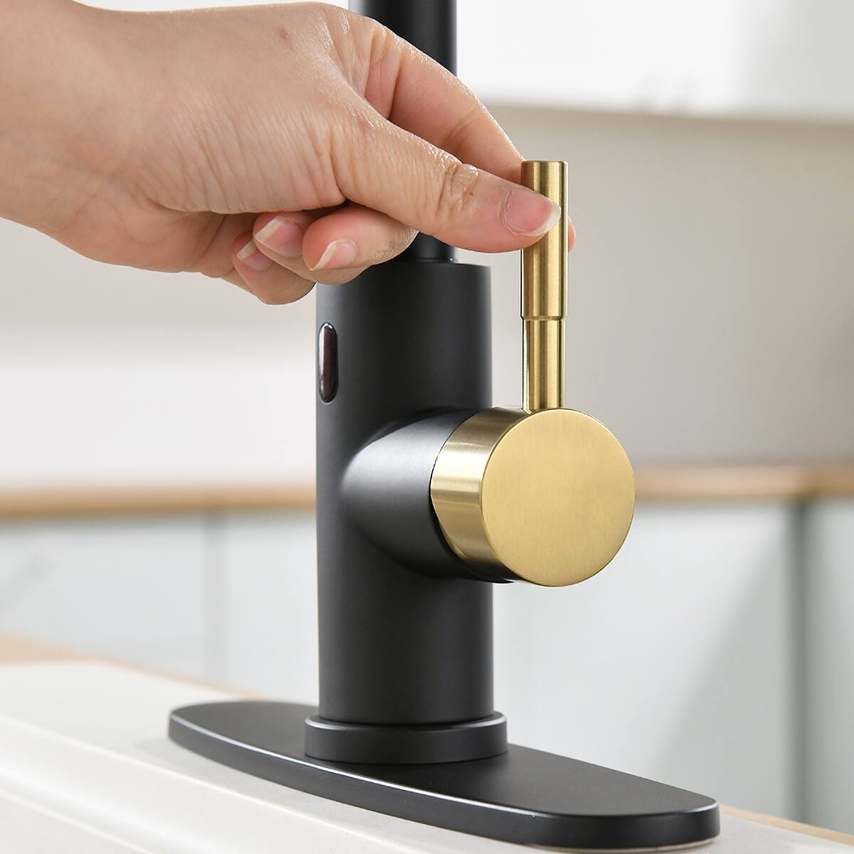 Angle. Ropilly - Ropilly Touchless Kitchen Faucet Contemporary Black and Gold Motion Sensor Kitchen Faucet with Pull Down Sprayer - Black+Gold.
