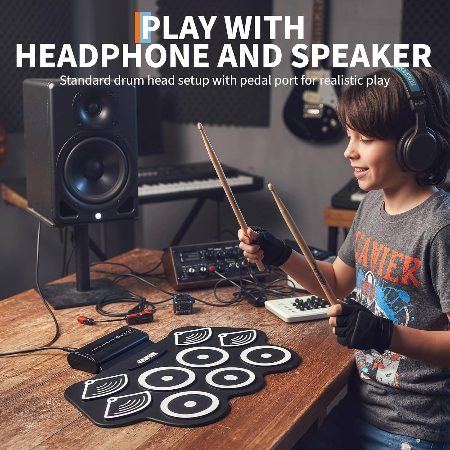 PLAY WITH HEADPHONE AND SPEAKER  
Standard drum head setup with pedal port for realistic play