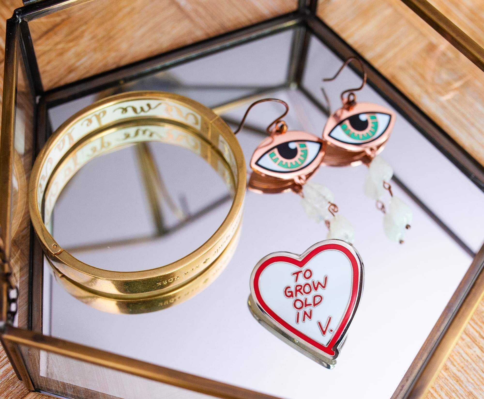 de T de NTSS C ALLANN N OUR TO GROW OLD IN V.

Corrected: "TO GROW OLD IN V."