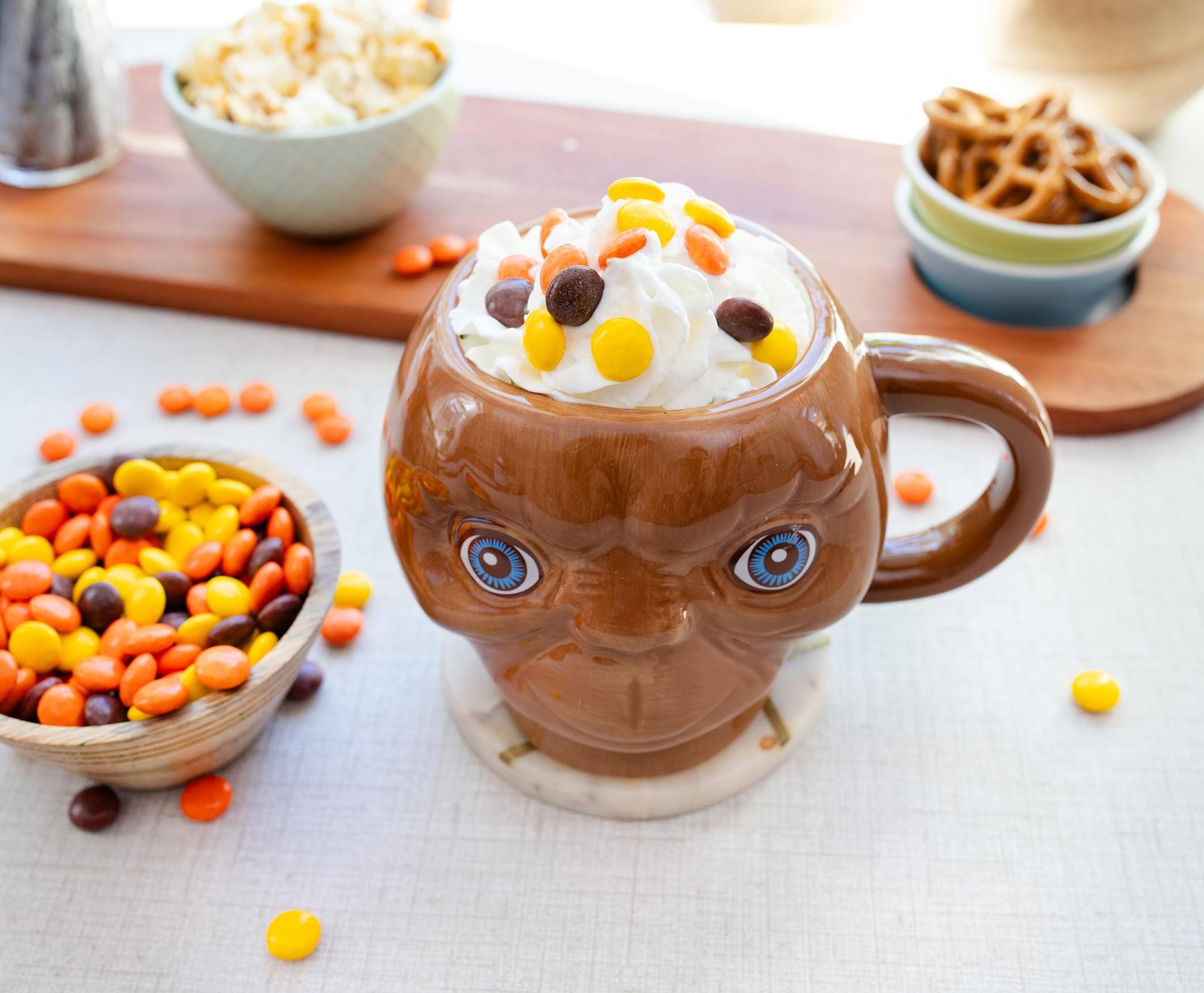 The text in the image is "AMIL MHHKT."