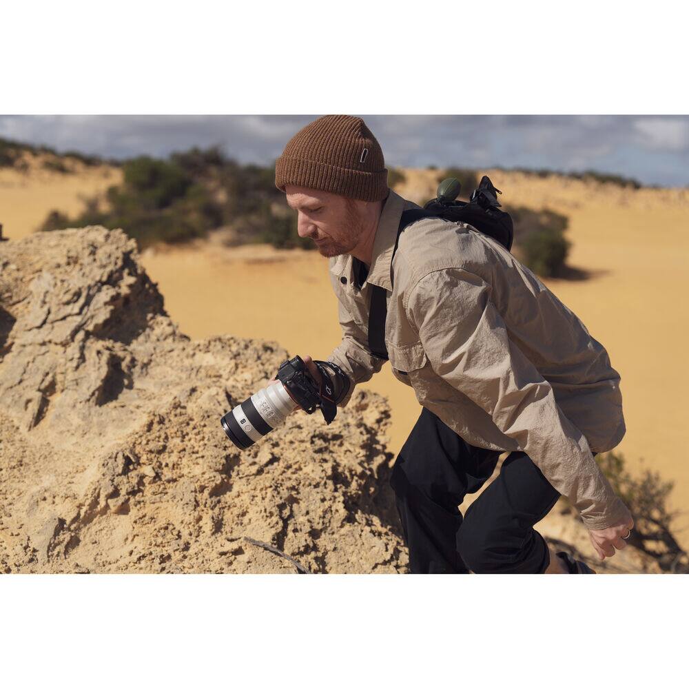 Alt View 6. Sony - Sony FE 70-200mm f/4 Macro G OSS II Full-Frame Compact Telephoto Zoom Lens - Bundle (International Version) - White.