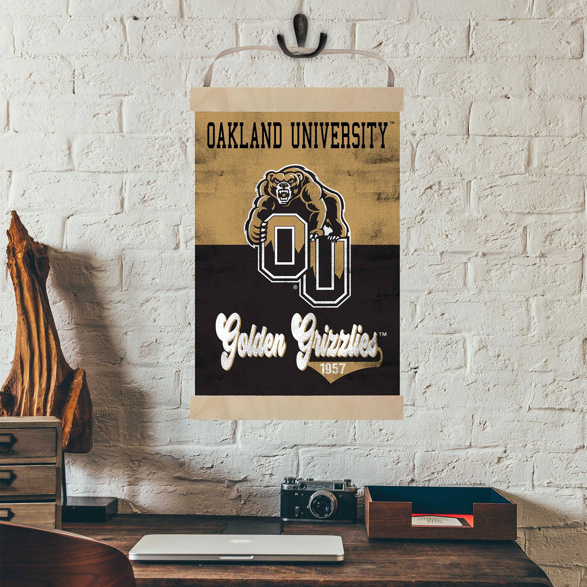 OAKLAND UNIVERSITY  
Golden Grizzlies  
1957