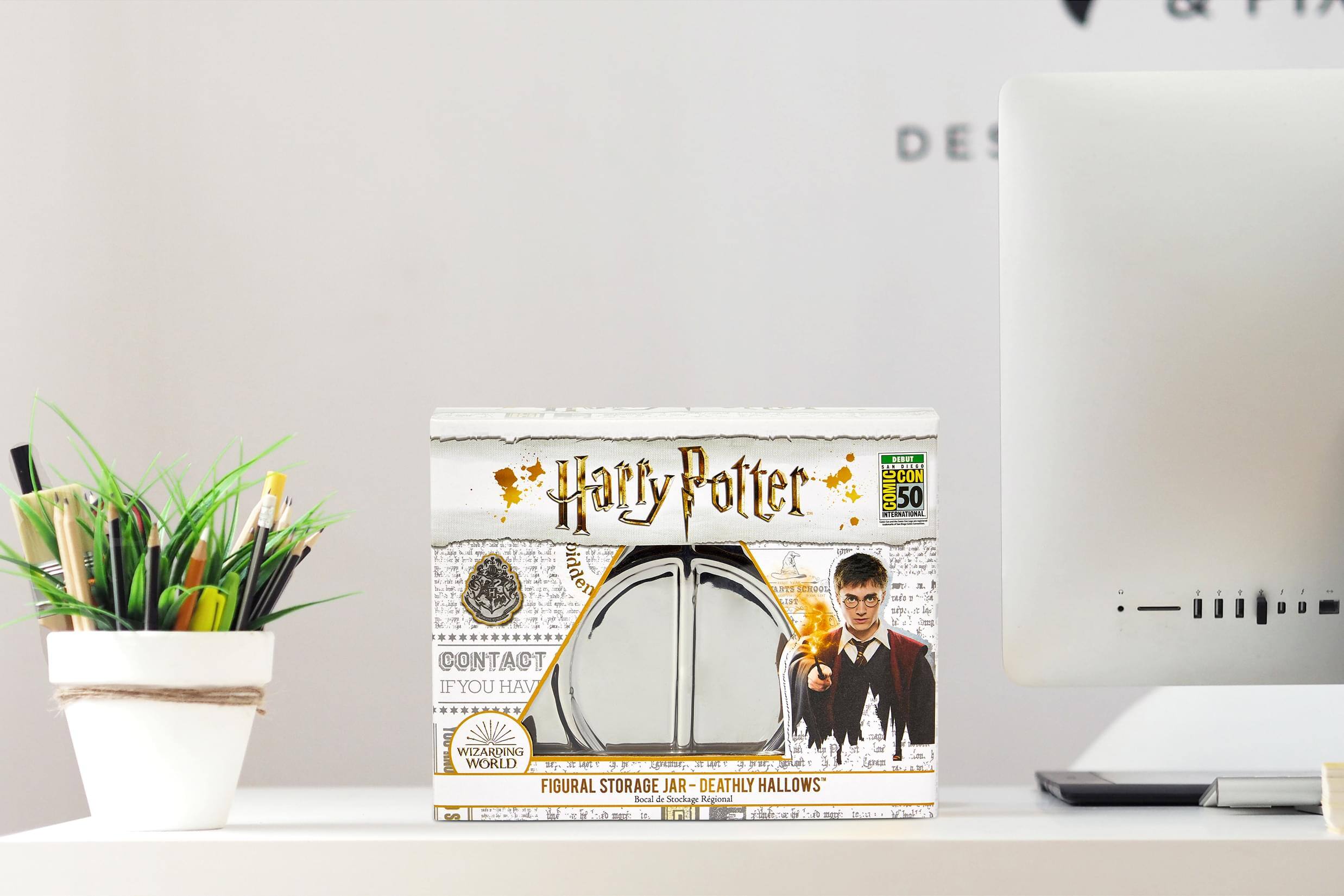 Harry Potter  
50th Anniversary  
Comic International  

Contact if you have a Wizarding World Figural Storage Jar - Deathly Hallows  
Bocal de Stockage Kegionnal