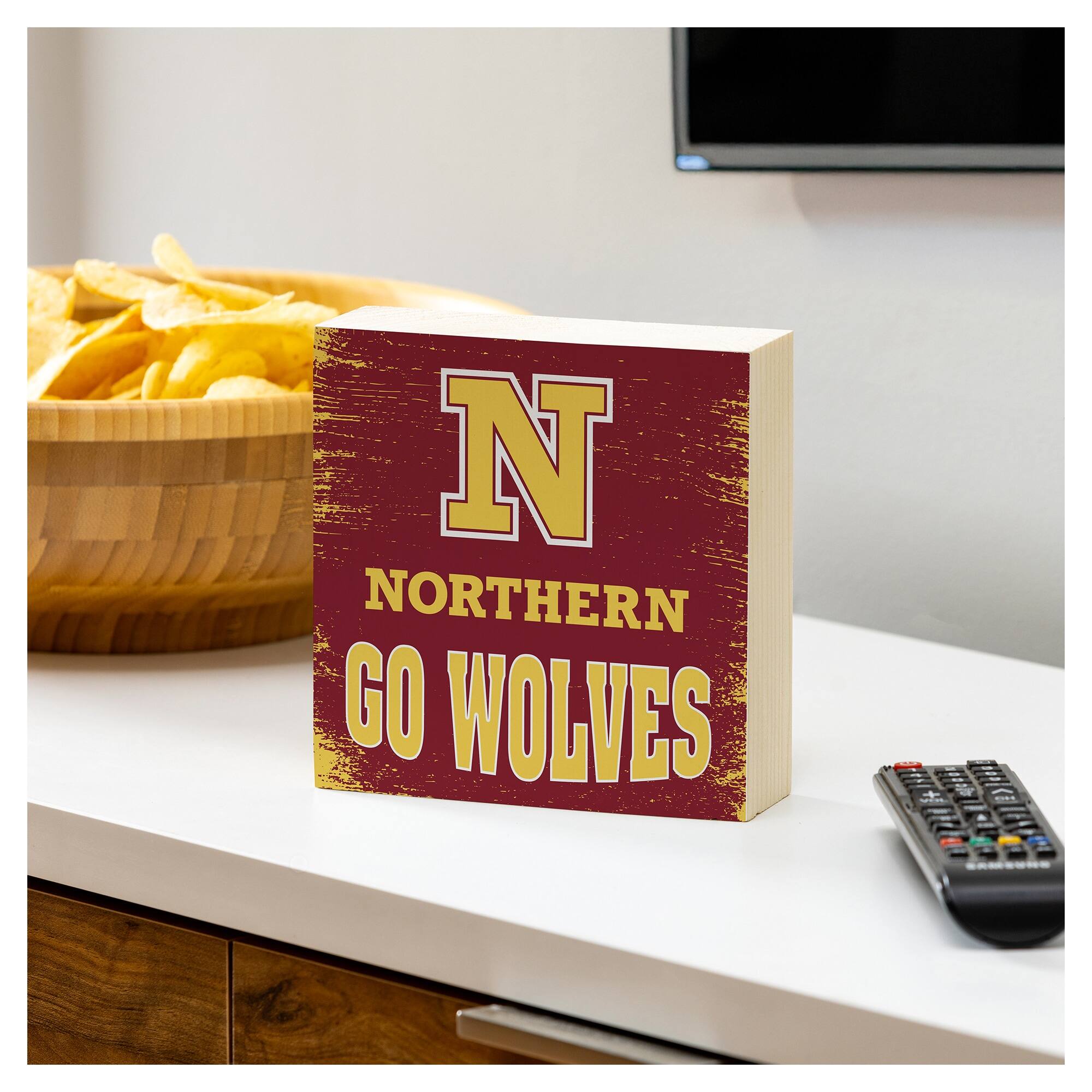 N  
NORTHERN  
GO WOLVES