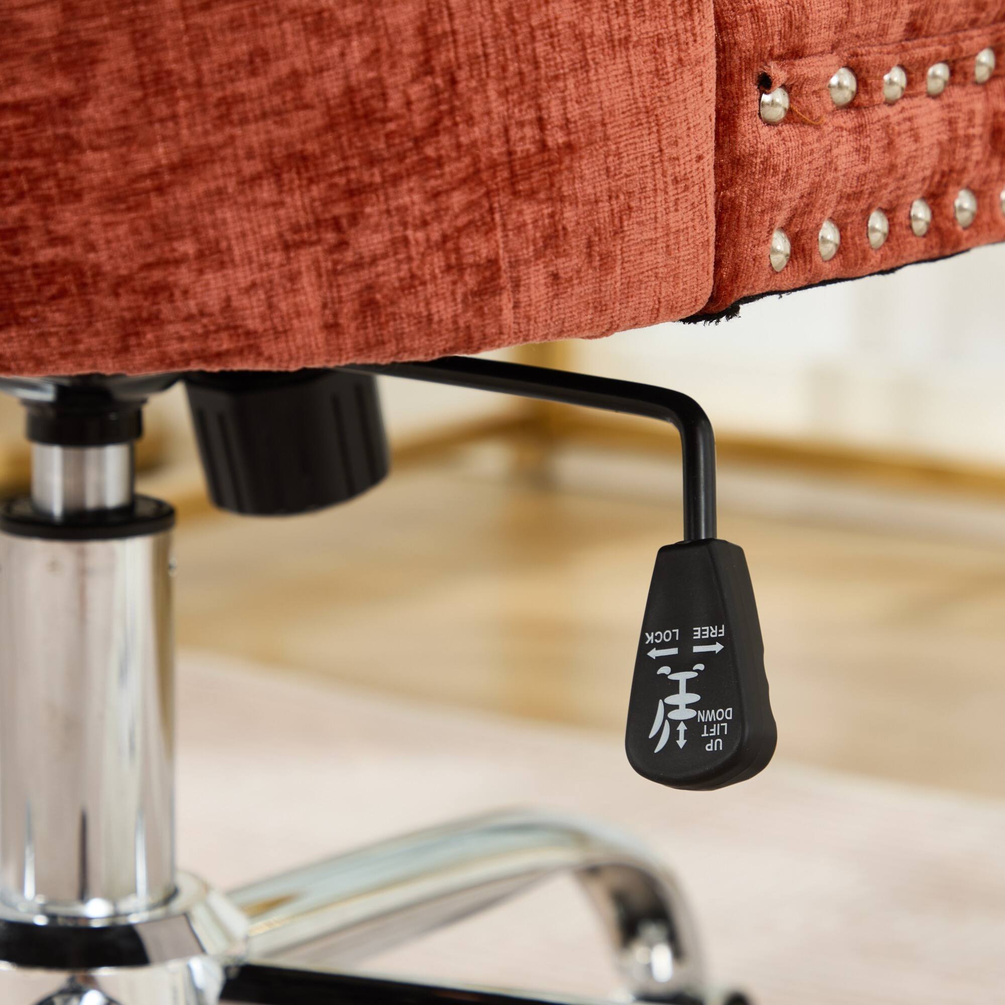 LOCK FREE  
DOWN LIFT UP