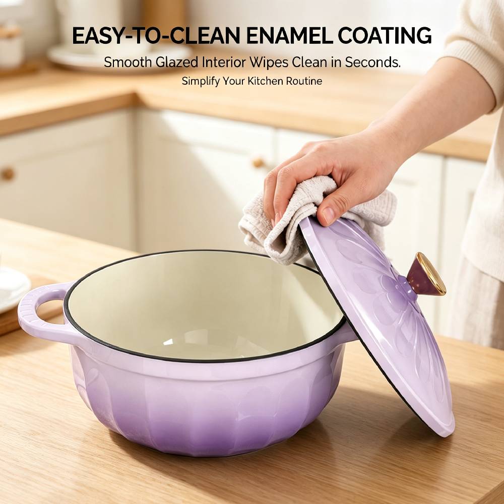 EASY-TO-CLEAN ENAMEL COATING  
Smooth Glazed Interior Wipes Clean in Seconds.  
Simplify Your Kitchen Routine