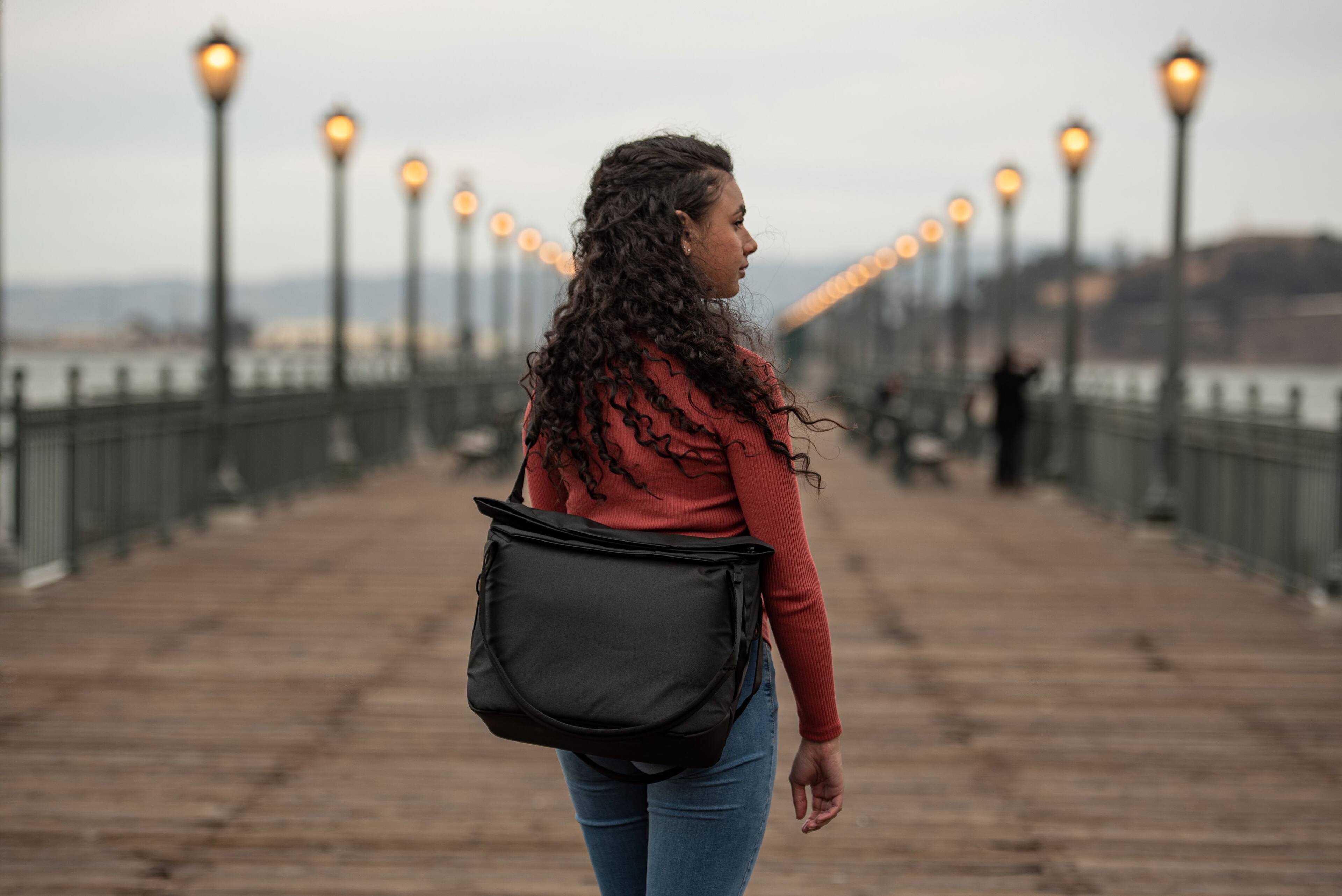 Alt View 14. Peak Design - Everyday Tote V2 15L - Black.