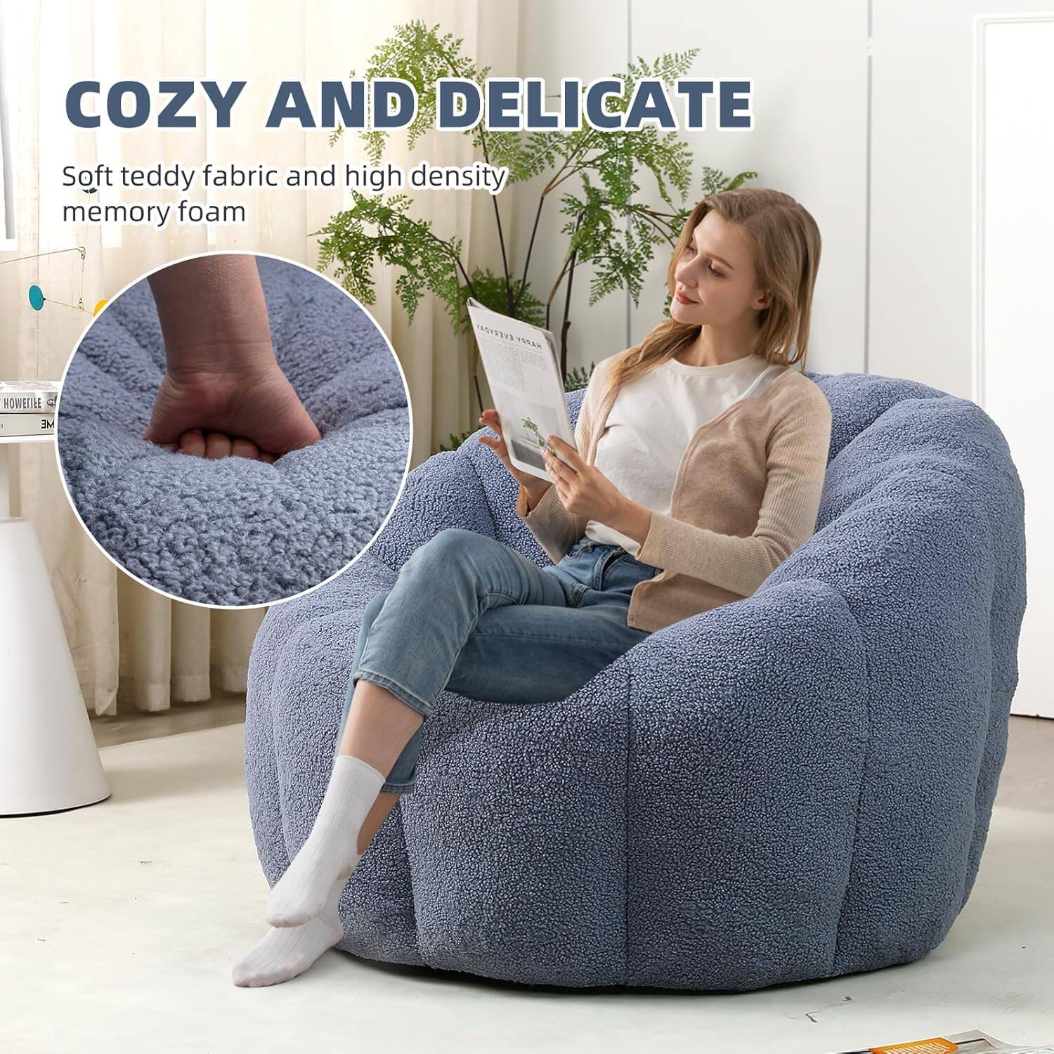 COZY AND DELICATE  
Soft teddy fabric and high density memory foam