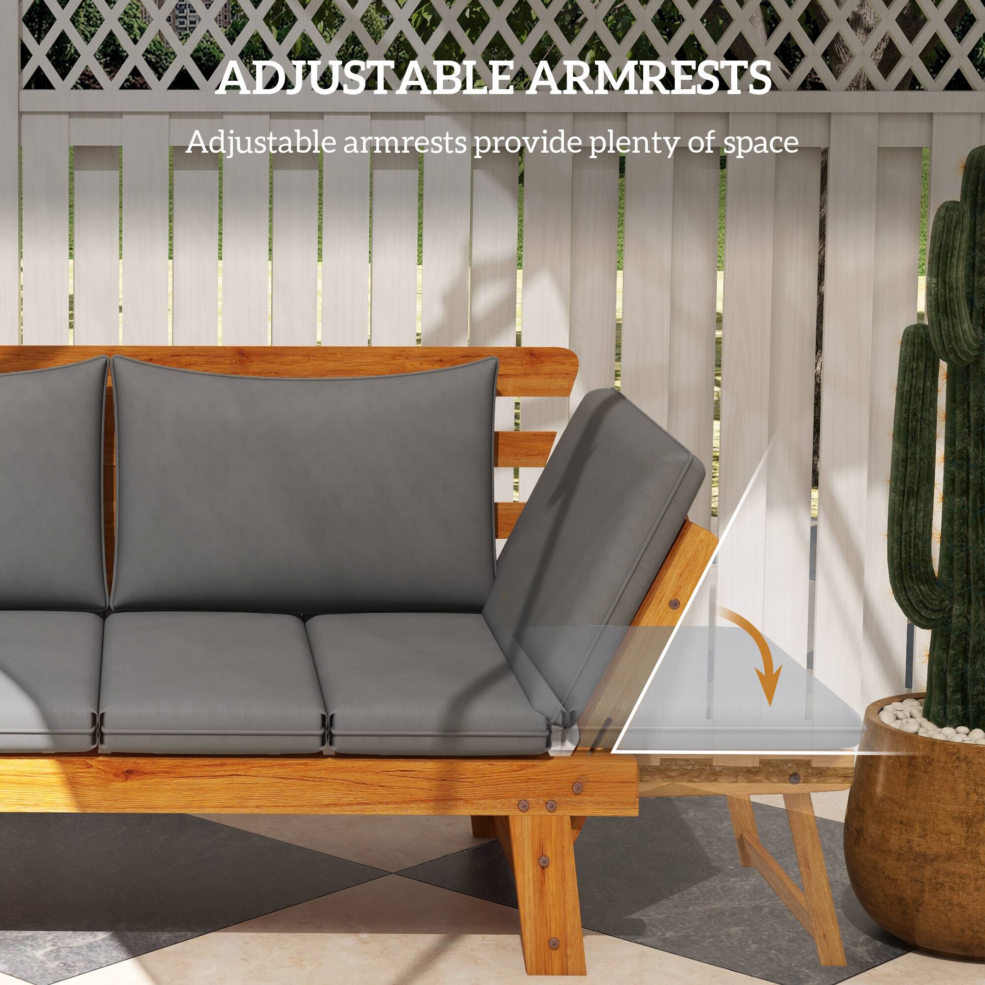 ADJUSTABLE ARMRESTS

Adjustable armrests provide plenty of space