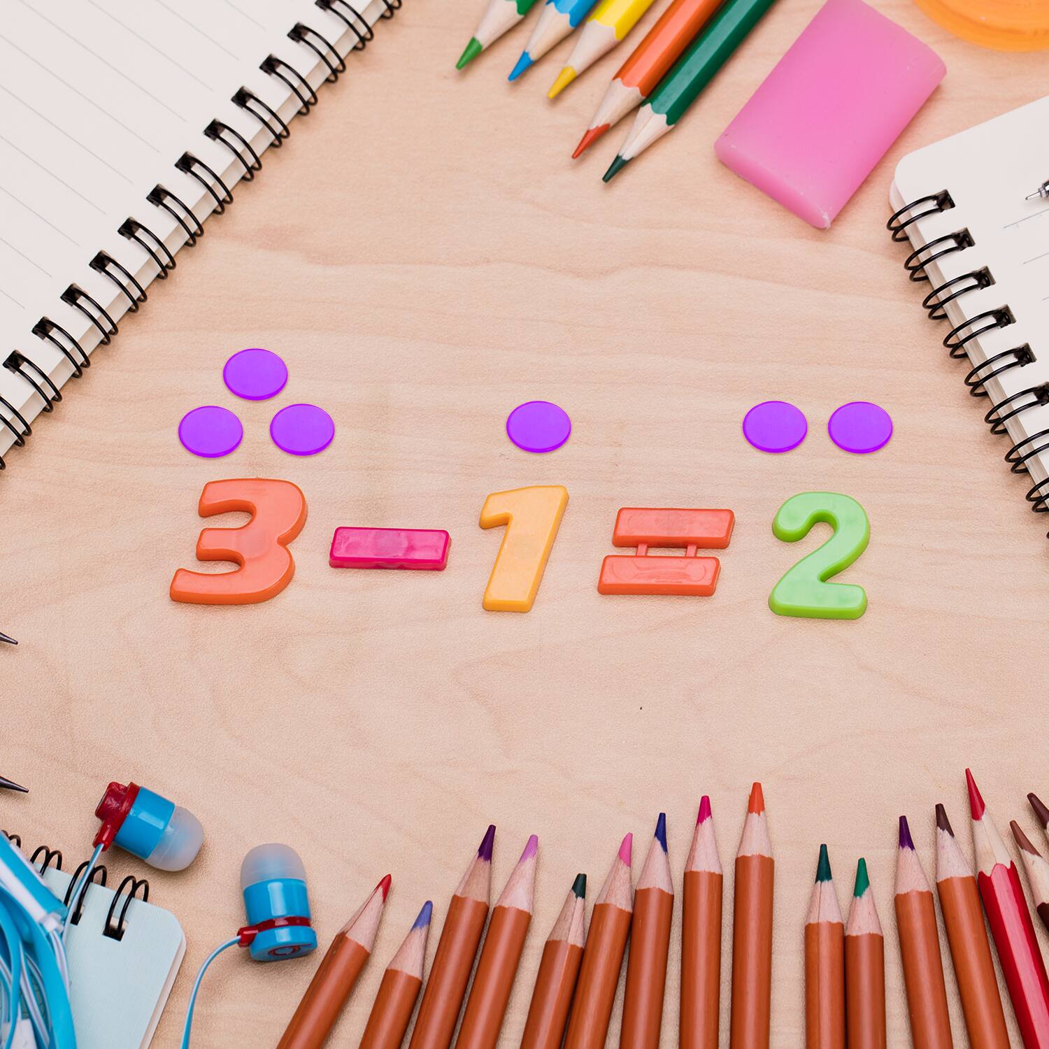 Left. GSE Games & Sports Expert - 500 Pieces of 3/4-inch Plastic Transparent Bingo Chips for Bingo Game Party (Purple).