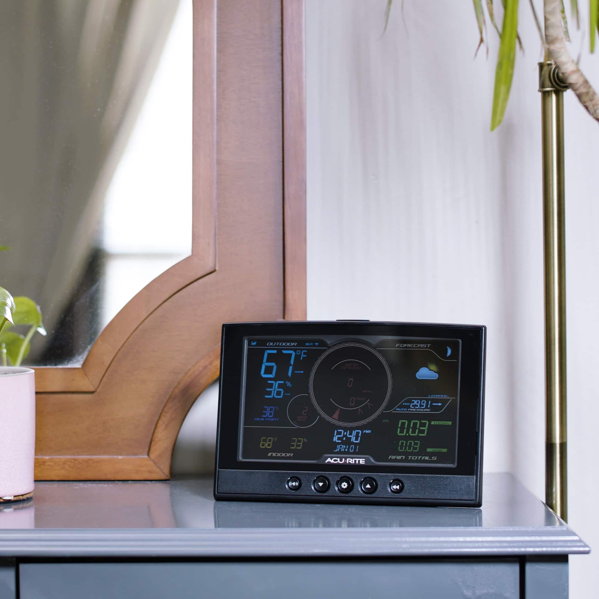 Alt View 14. AcuRite - Iris (5-in-1) Weather Station with Direct-to-Wi-Fi Display for Remote Monitoring - White/Black.