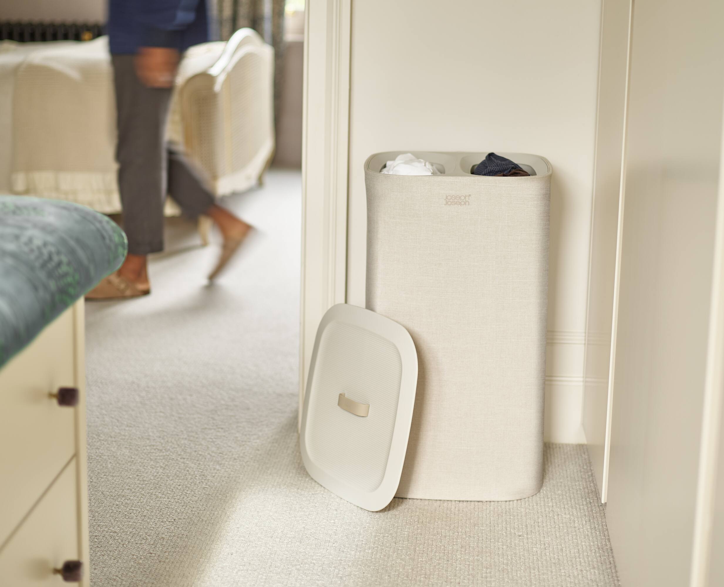 The text in the image is "JOSLOCT Joseph."