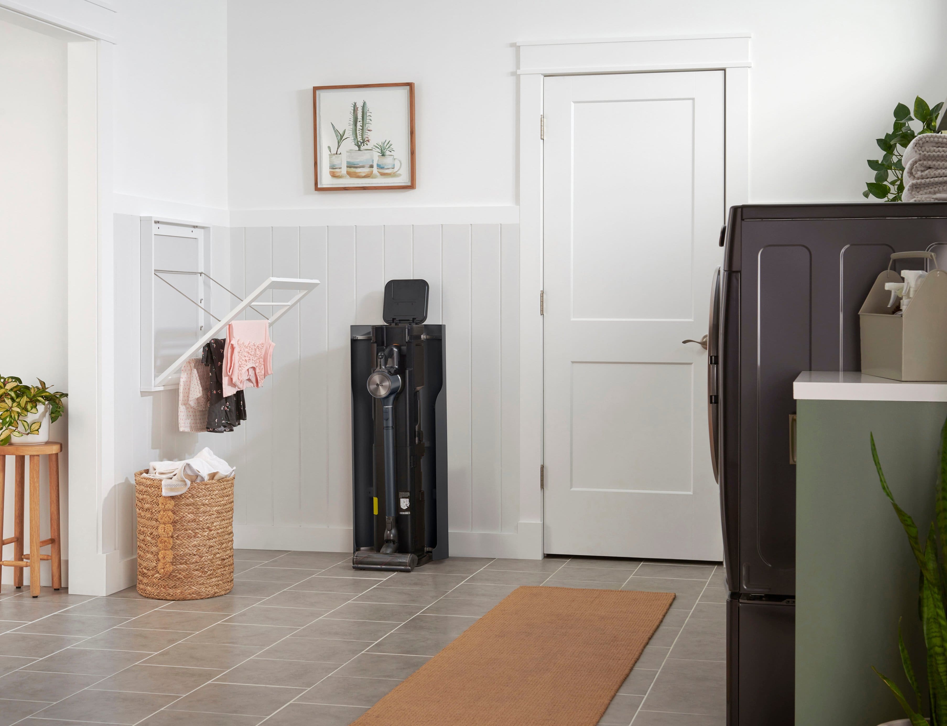 Alt View 40. LG - CordZero All-in-One Cordless Stick Vacuum with Auto Empty - Iron Grey.