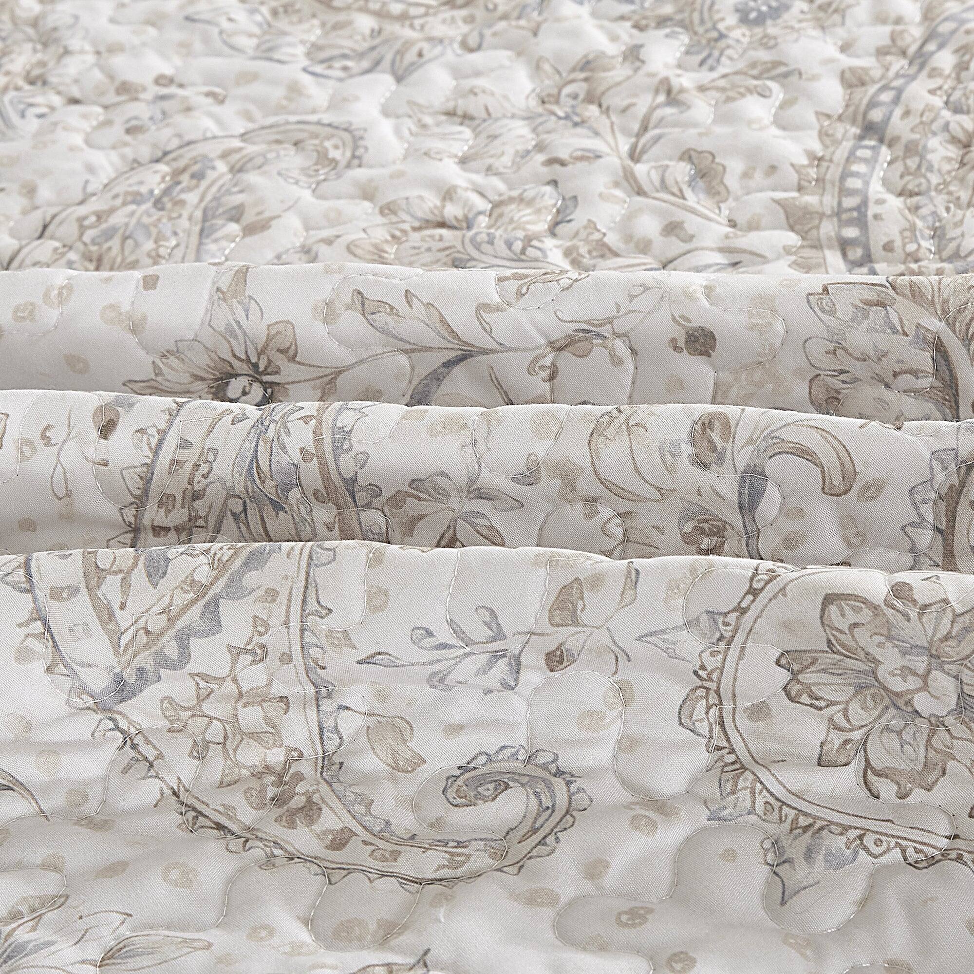 Angle. MarCielo - MarCielo 3 Piece Lightweight Quilt Bedspread Set Reversible Floral Botanical - Beige Paisley.