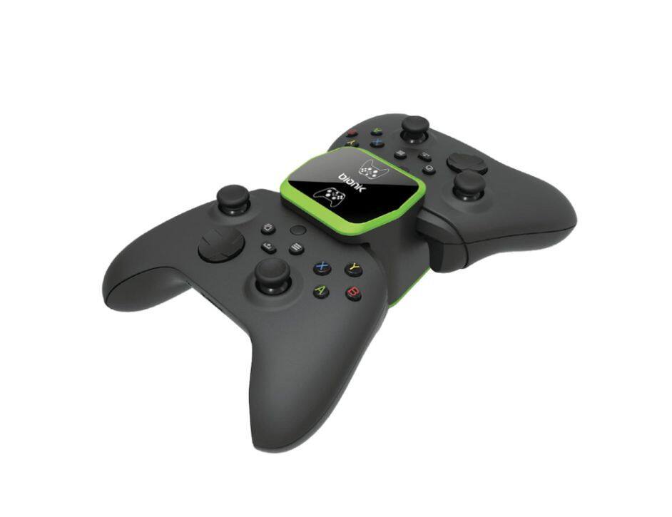 Angle. Bionik - Bionik Pro Kit+ Xbox Series X/S Pro Kit + 2x Quickshot Pro 1100 mAh Batteries Station.
