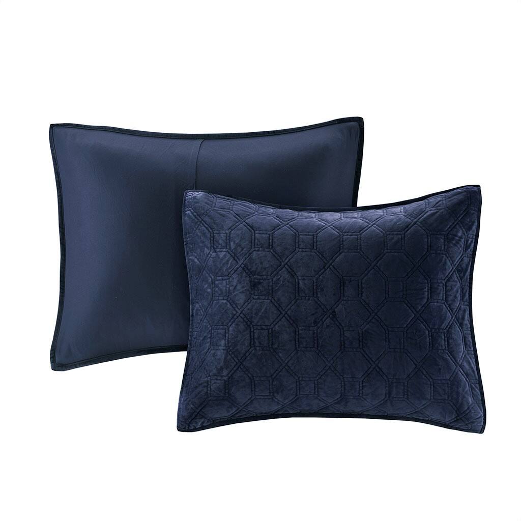 Alt View 4. Gracie Mills - Gracie Mills Gayle 3-Piece Casual Geometric Velvet Quilt Set - Navy.