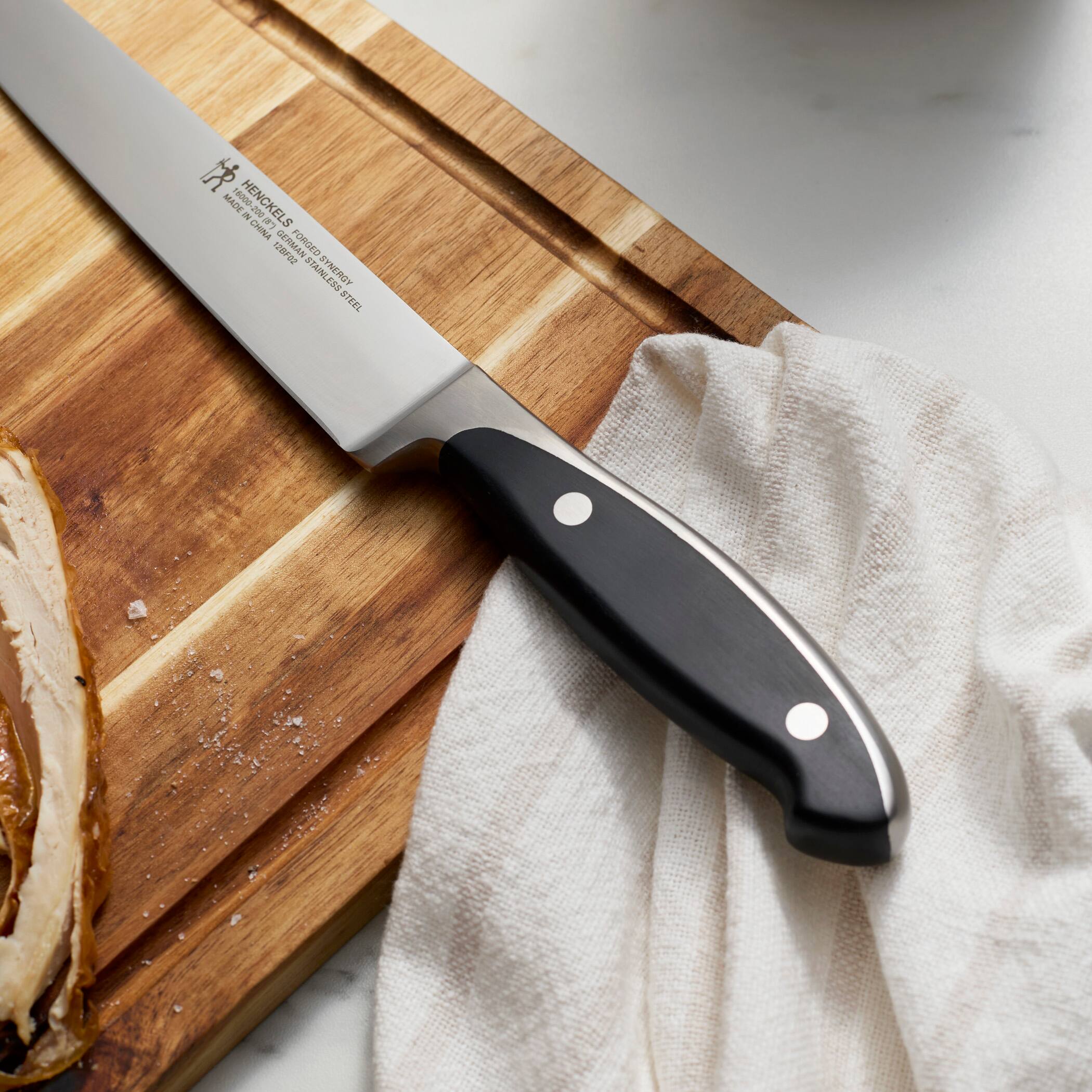 HENCKELS  
MADE IN CHINA  
FORGED STAINLESS STEEL  
GERMAN STAINLESS STEEL